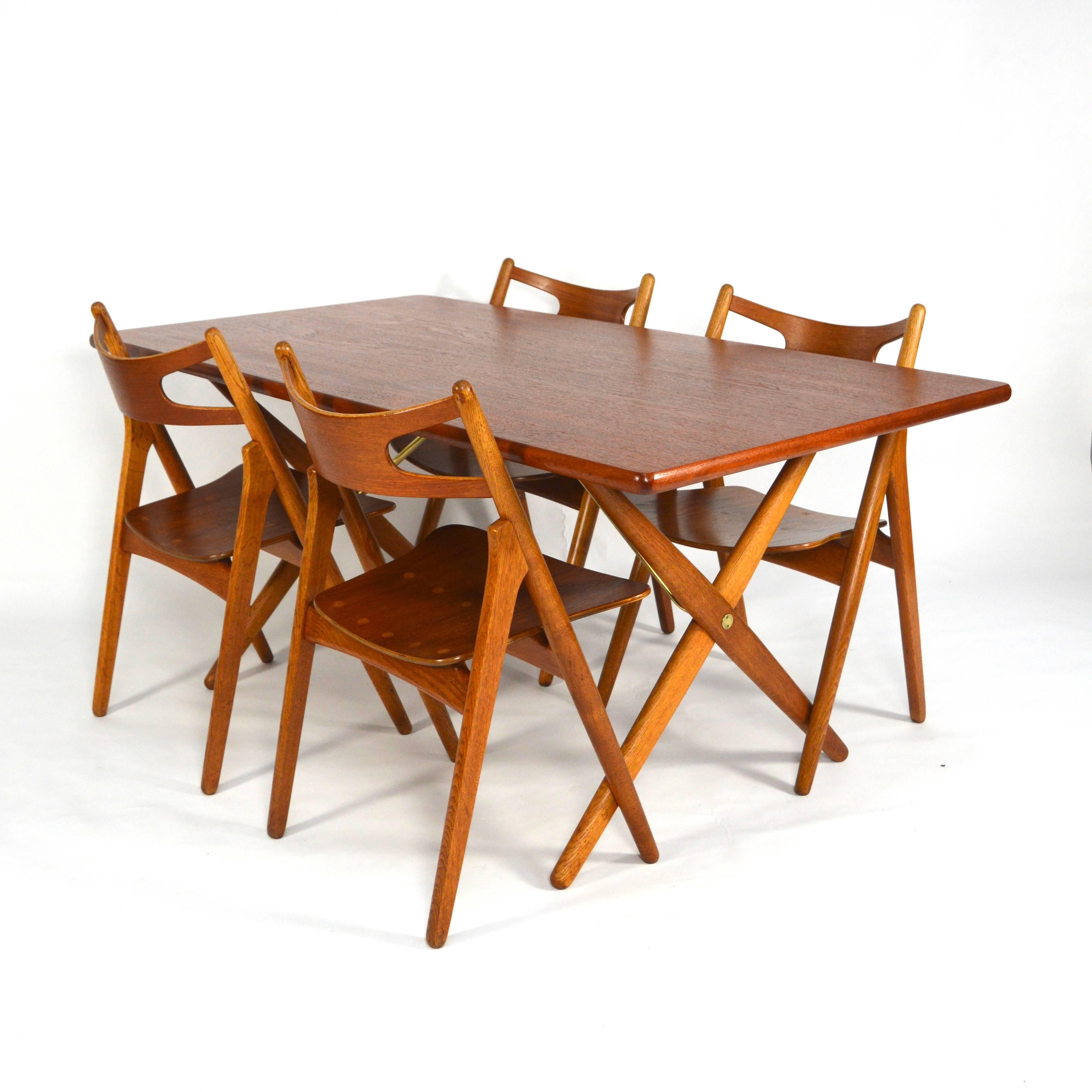 Hans J. Wegner Dining Set Table AT303 and Sawbuck Chairs In Excellent Condition In Pijnacker, Zuid-Holland