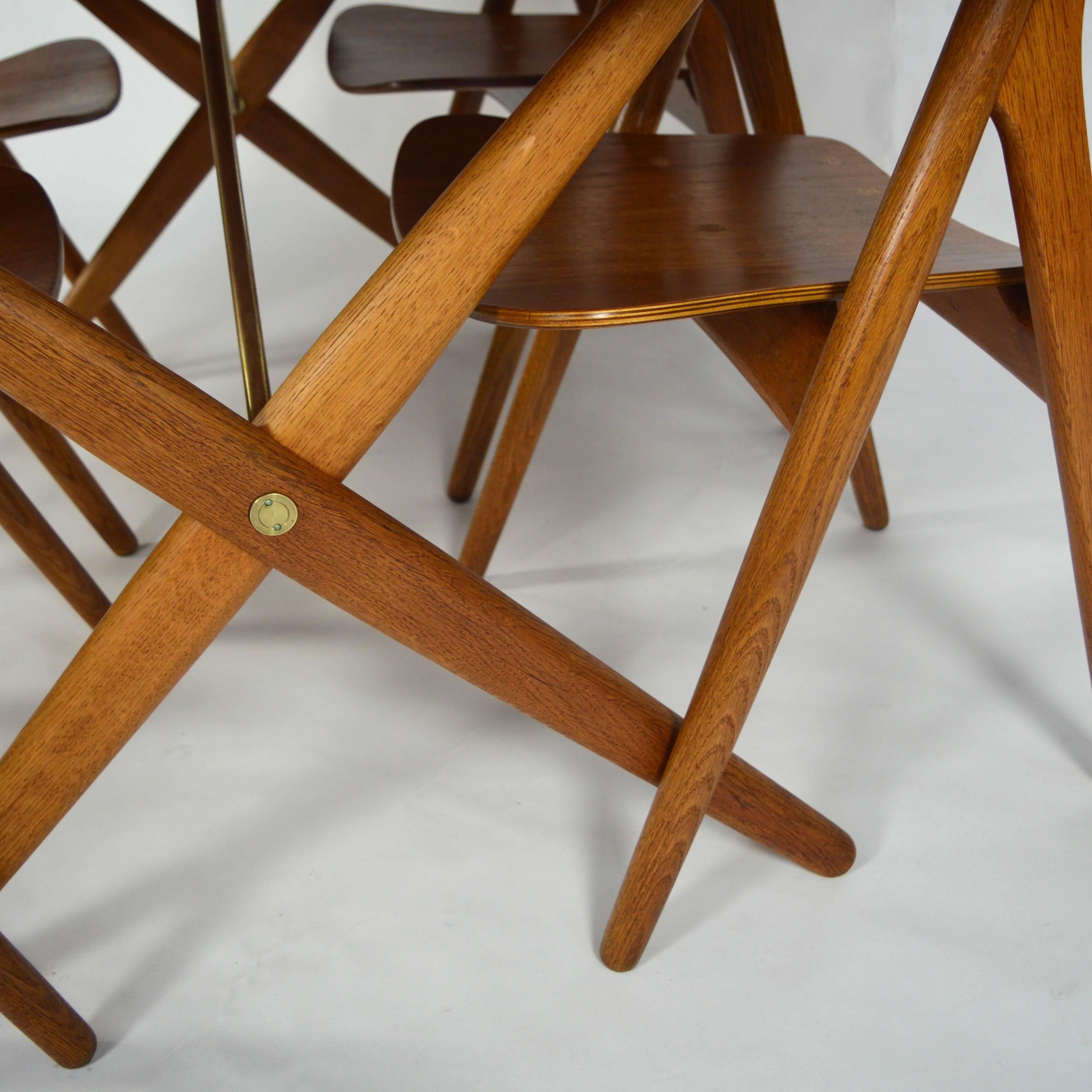 Hans J. Wegner Dining Set Table AT303 and Sawbuck Chairs 2