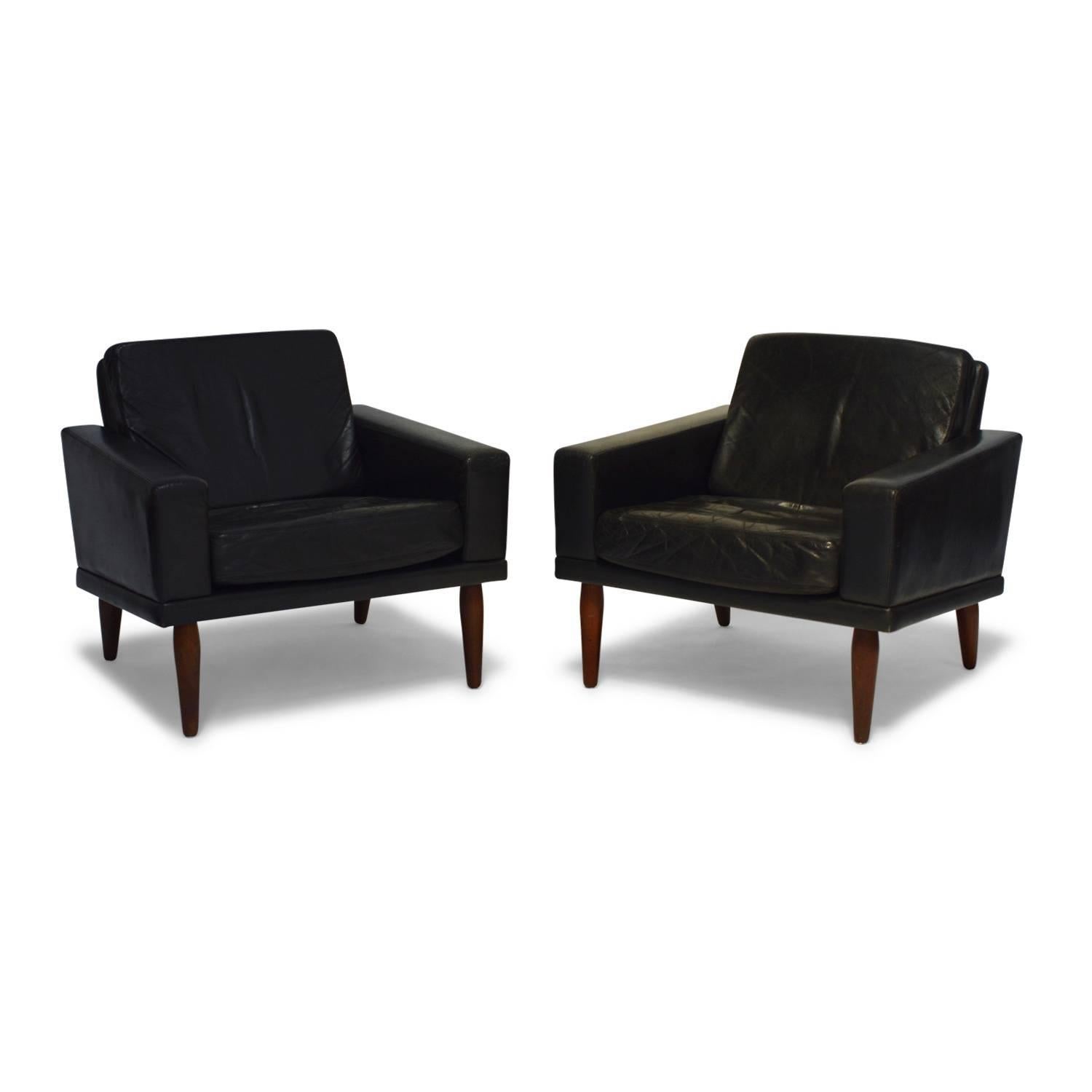 Scandinavian Modern Pair of Black Leather Lounge Chairs by Bovenkamp, 1960s