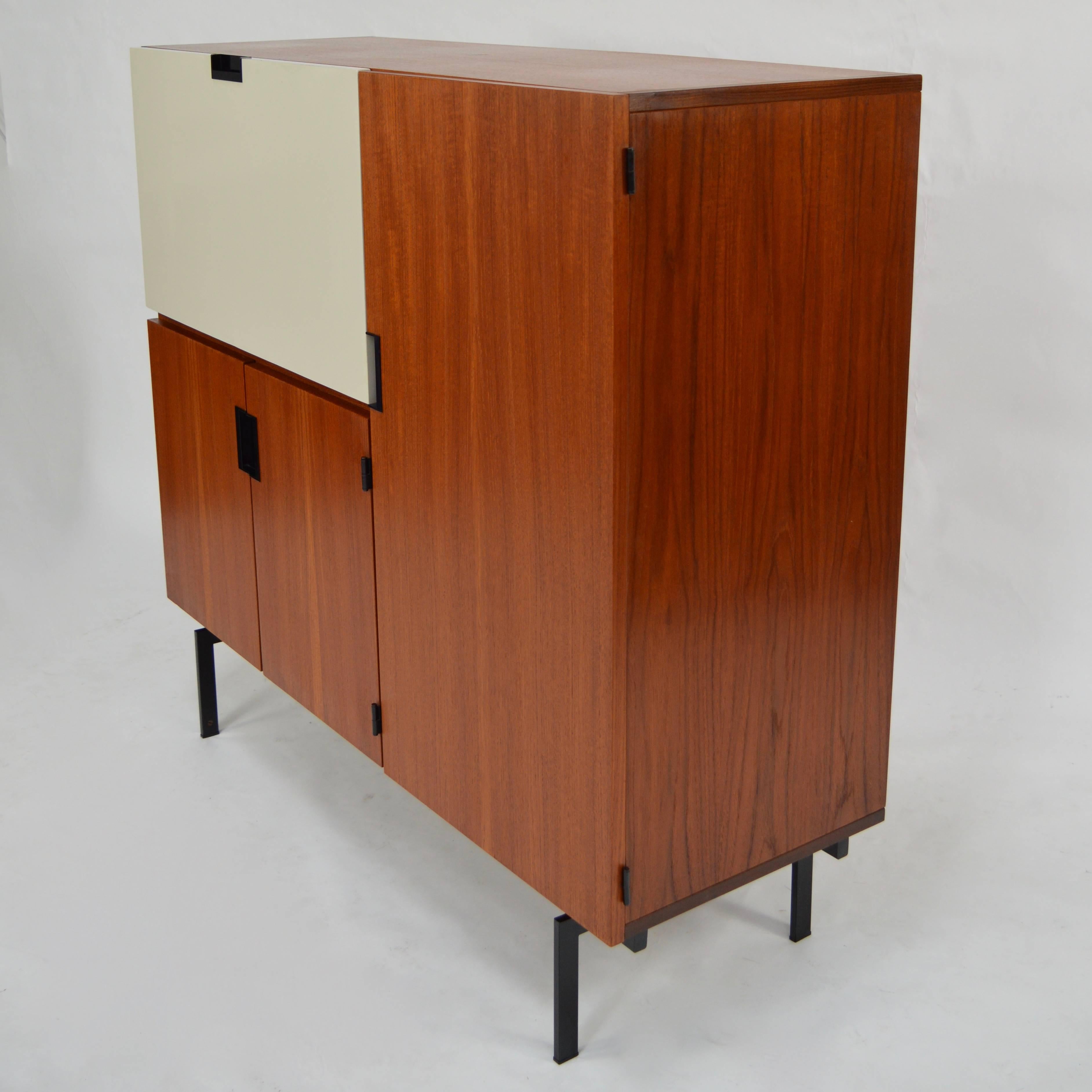C06 Teak Dry Bar Highboard by Cees Braakman for PASTOE, 1950s In Excellent Condition In Pijnacker, Zuid-Holland