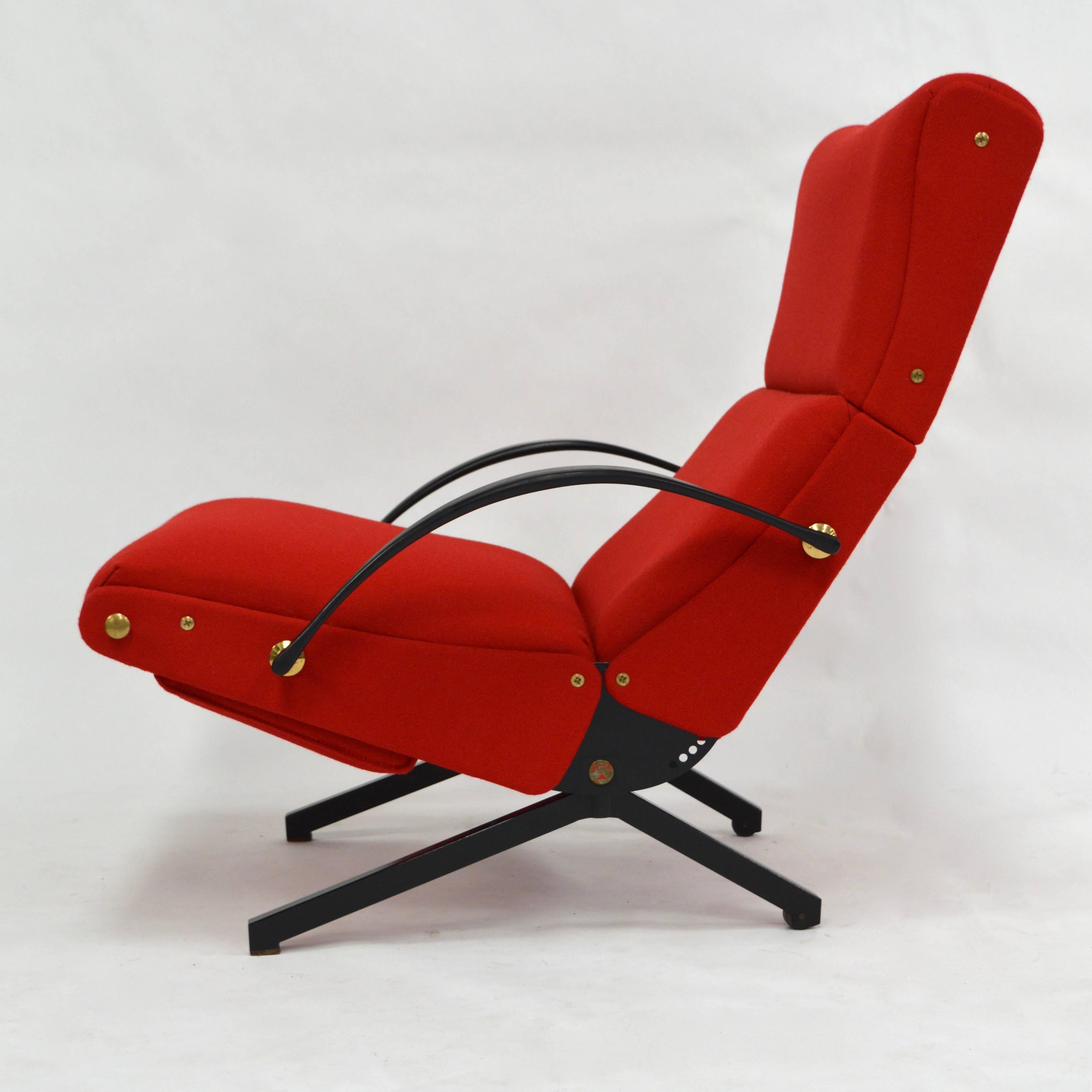 The P40 chair can be adjusted into different positions. The seat, back, foot and headrest can all be adjusted separate from each other.
This chair comes with new original armrests by Tecno, Italy! (Here photographed with used armrests). The fabric