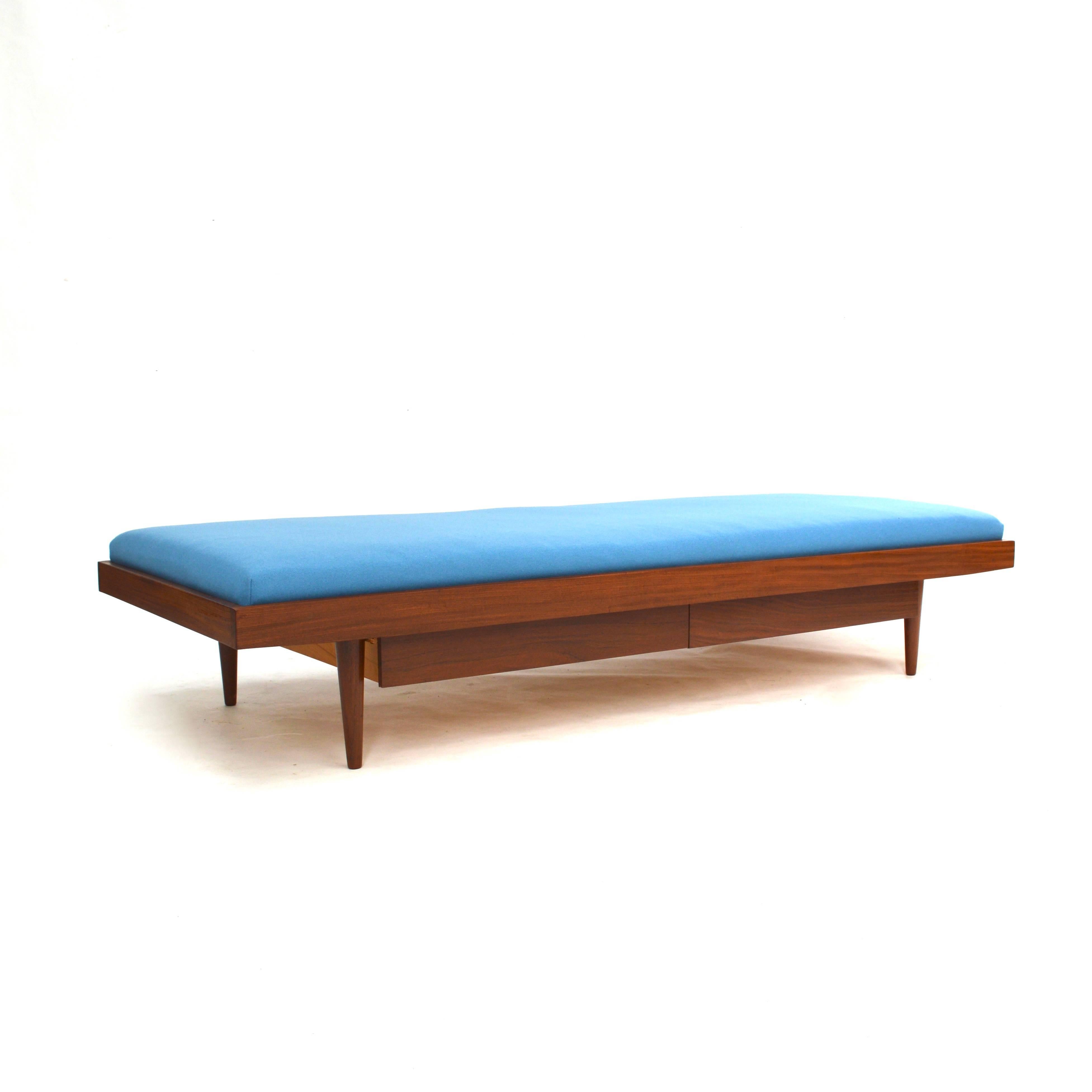 Gorgeous daybed available in sky blue upholstery. New upholstery and new foam interior. 

Designer: Unknown

Manufacturer: Unknown

Country: Netherlands

Model: Daybed with two drawers

Design period: 1950s

Date of manufacturing: