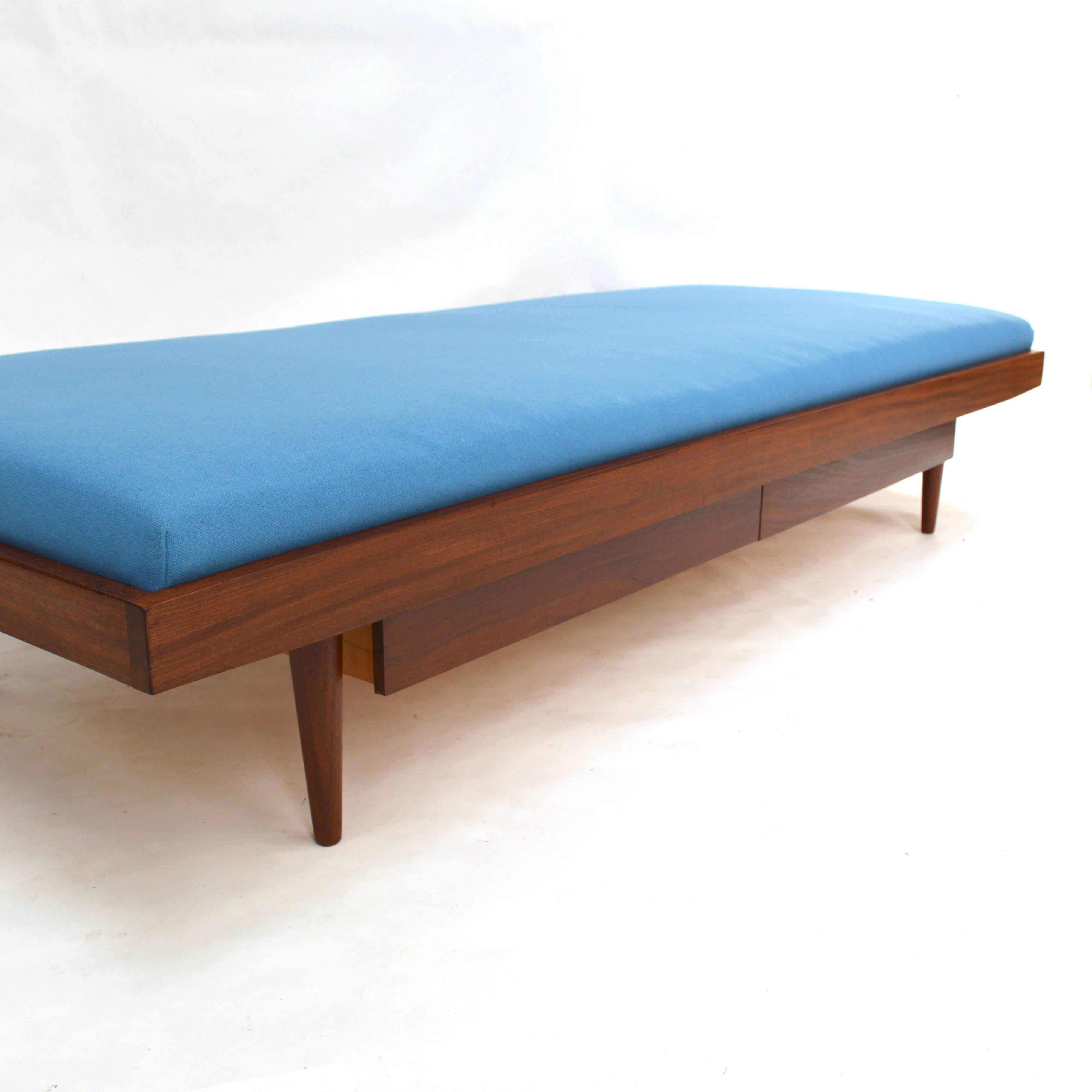 Teak Mid-Century Daybed with Two Drawers, New Upholstery 1