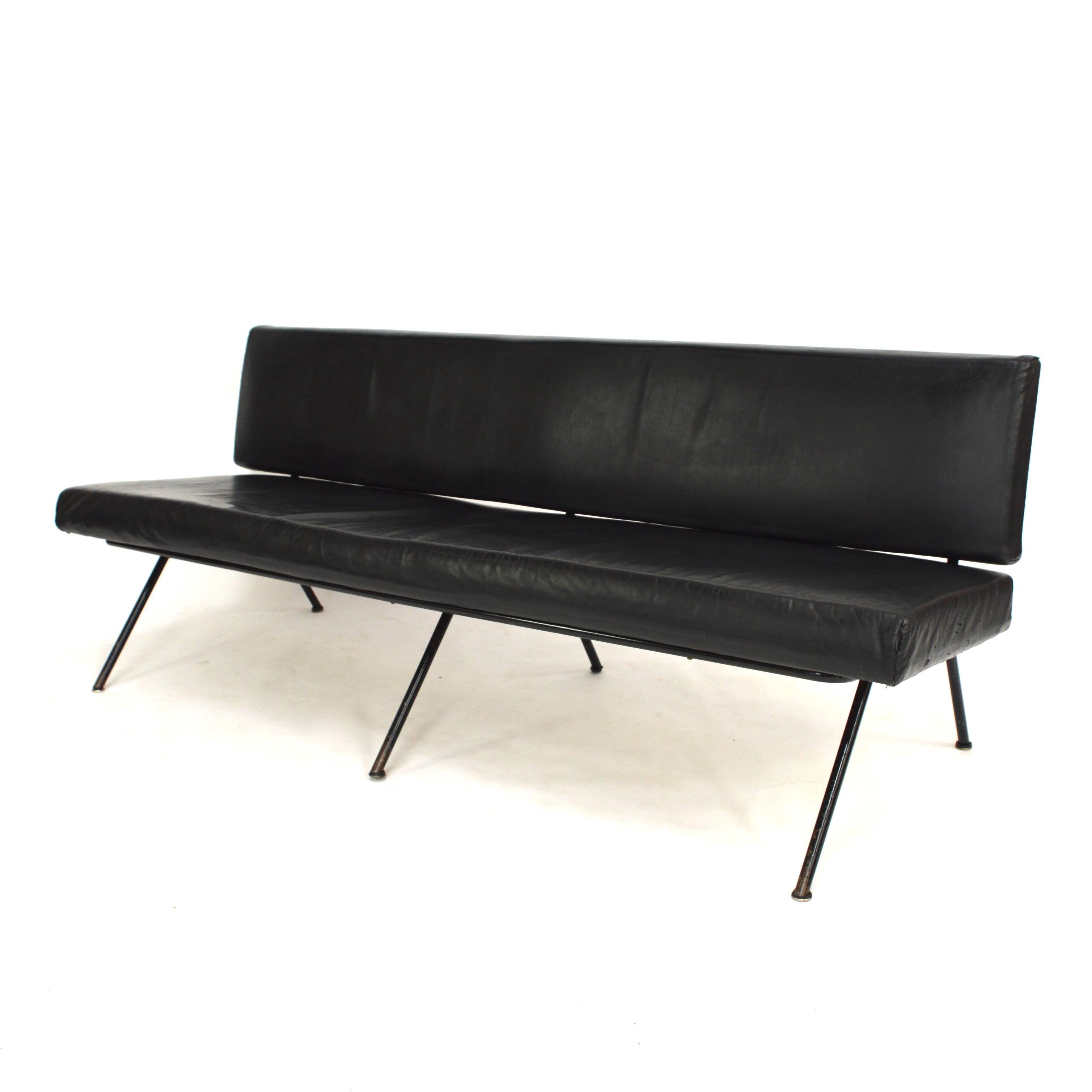 This rare model 32 sofa is in used condition but still original.

Designer: Florence Knoll Bassett

Manufacturer: Knoll Inc.

Country: USA

Model: 32 sofa

Design period: 1954

Date of manufacturing: 1950s

Size W x D x H in cm: 180 x