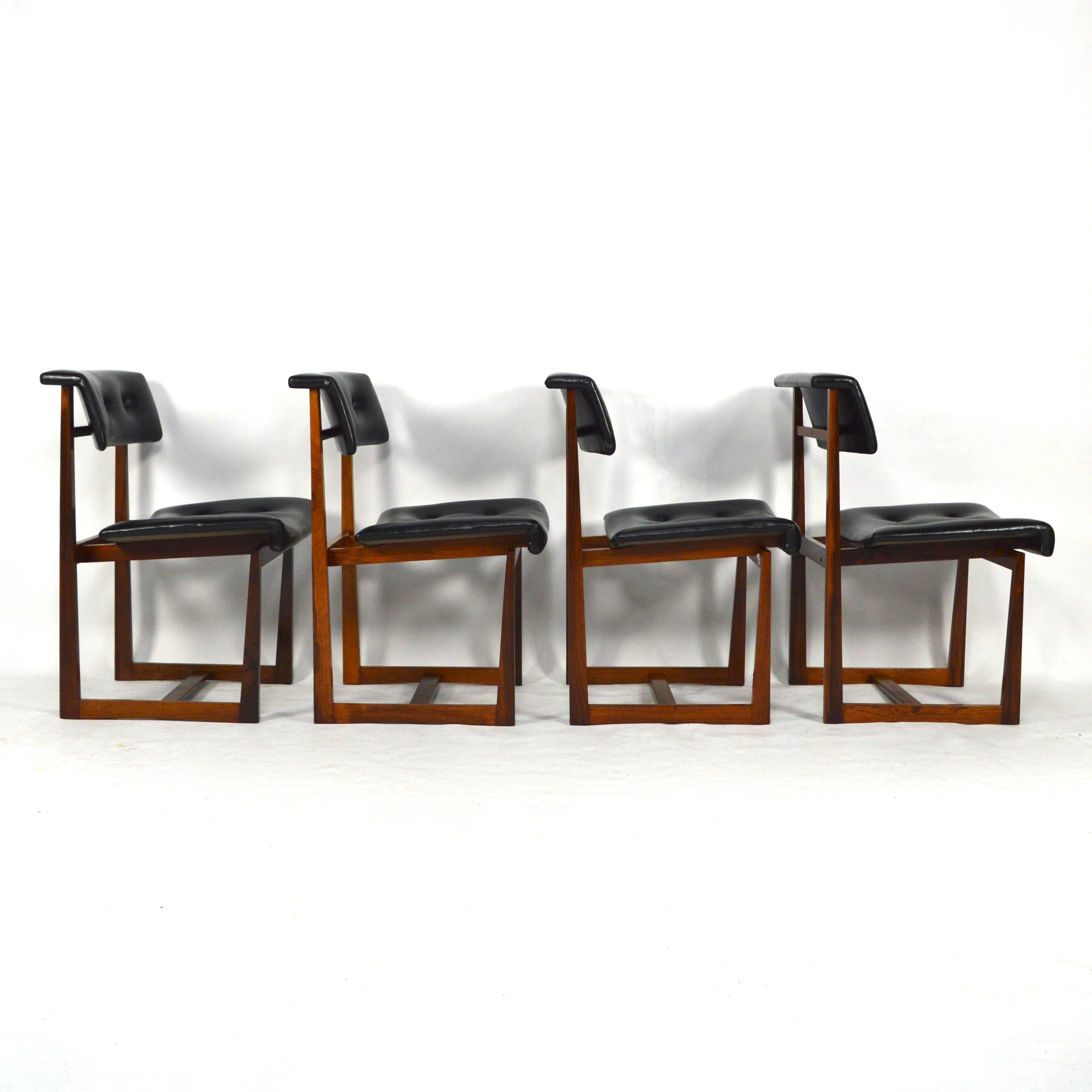 Amazing set of four Scandinavian Danish dining chairs by Henning Sørensen for Hos Dan-Ex. They are made of solid Brazilian Rosewood (Rio Palissander) and black leather. Extraordinary design with tapered legs and yet evenly squared.
In very good