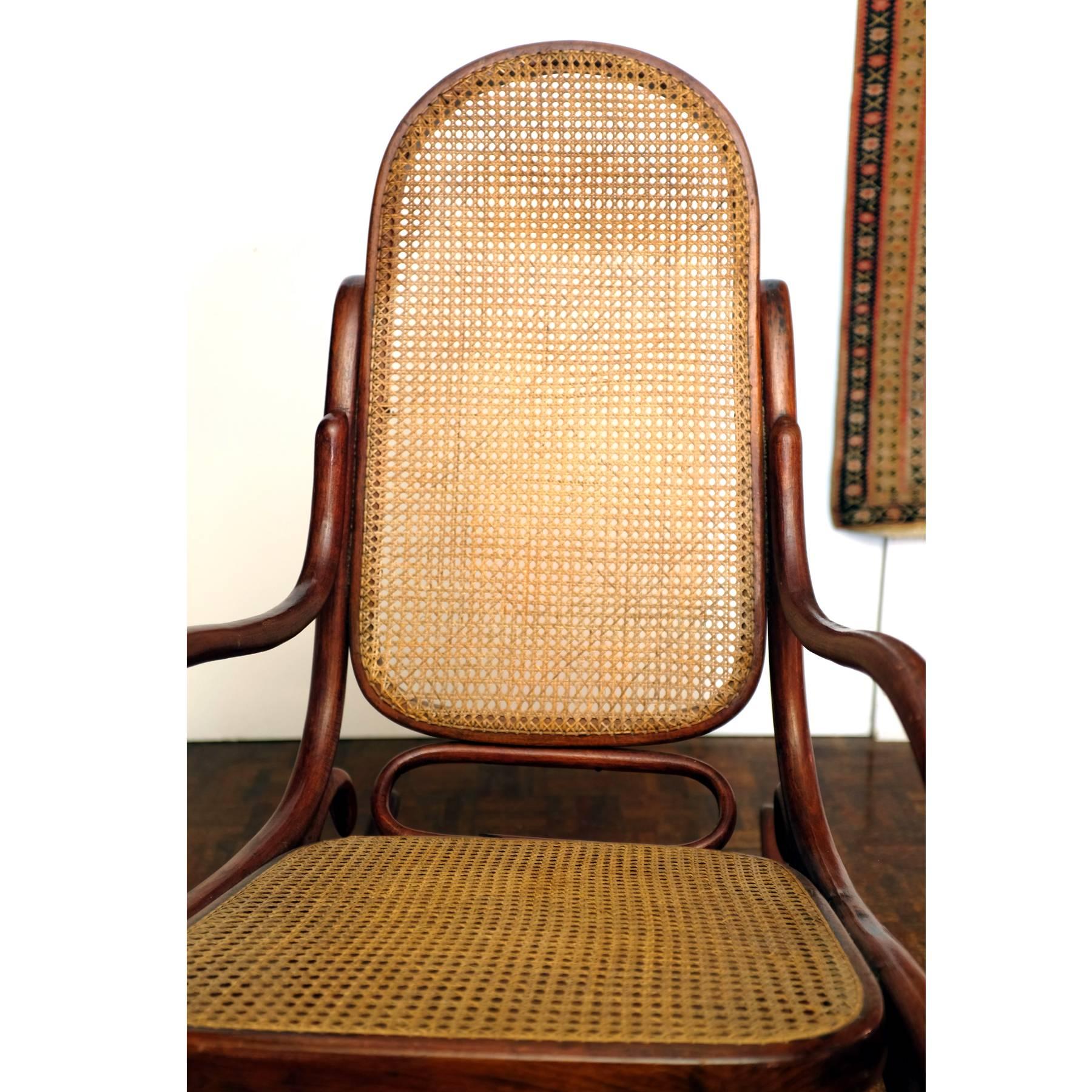 Jugendstil Thonet No.10 Rocking Chair in Bentwood and Cane