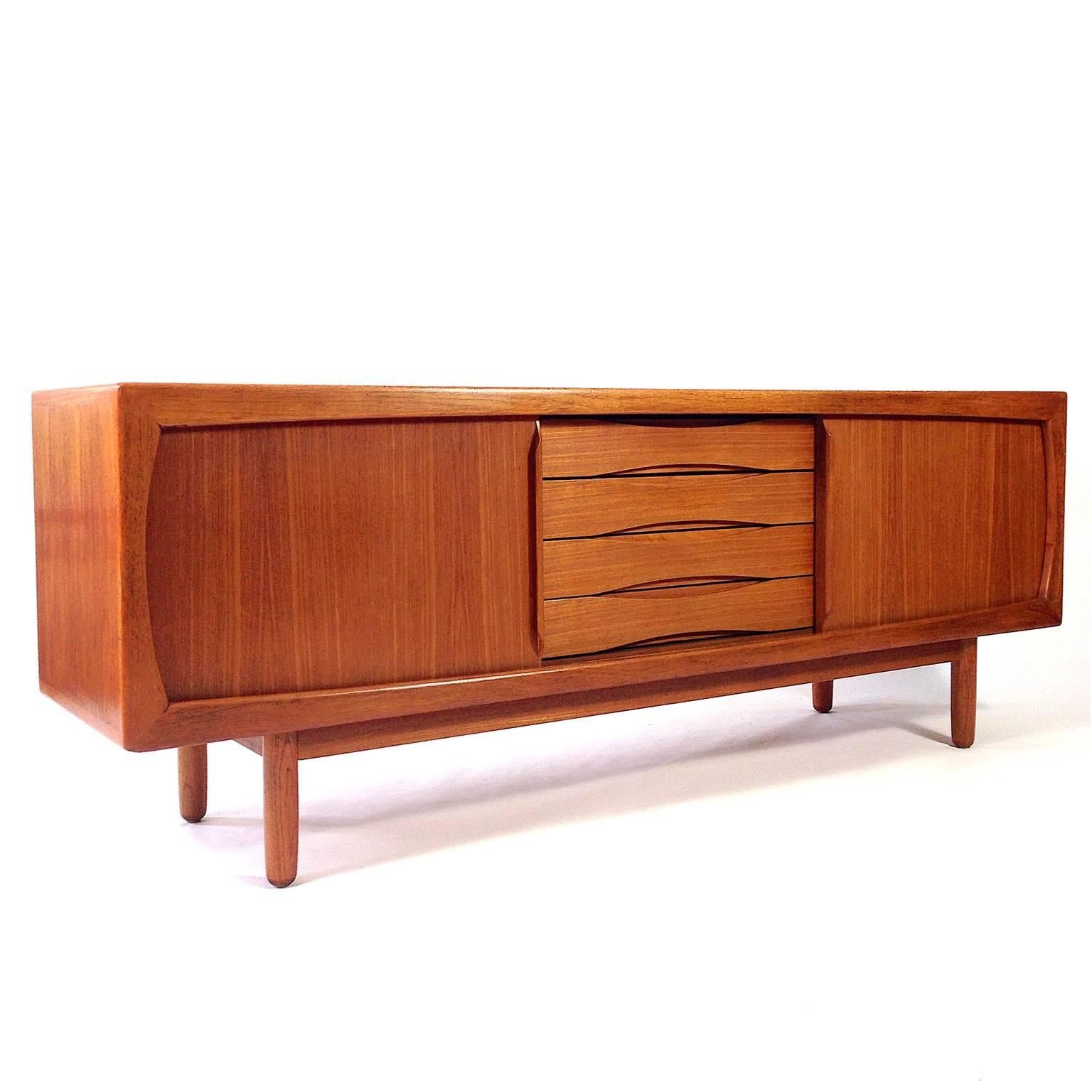 Beautiful teak credenza by Dyrlund Denmark from the 1960's. 
In excellent condition.
Made of a combination of solid and veneer Teak.
With 2 sliding doors and 4 drawers.
