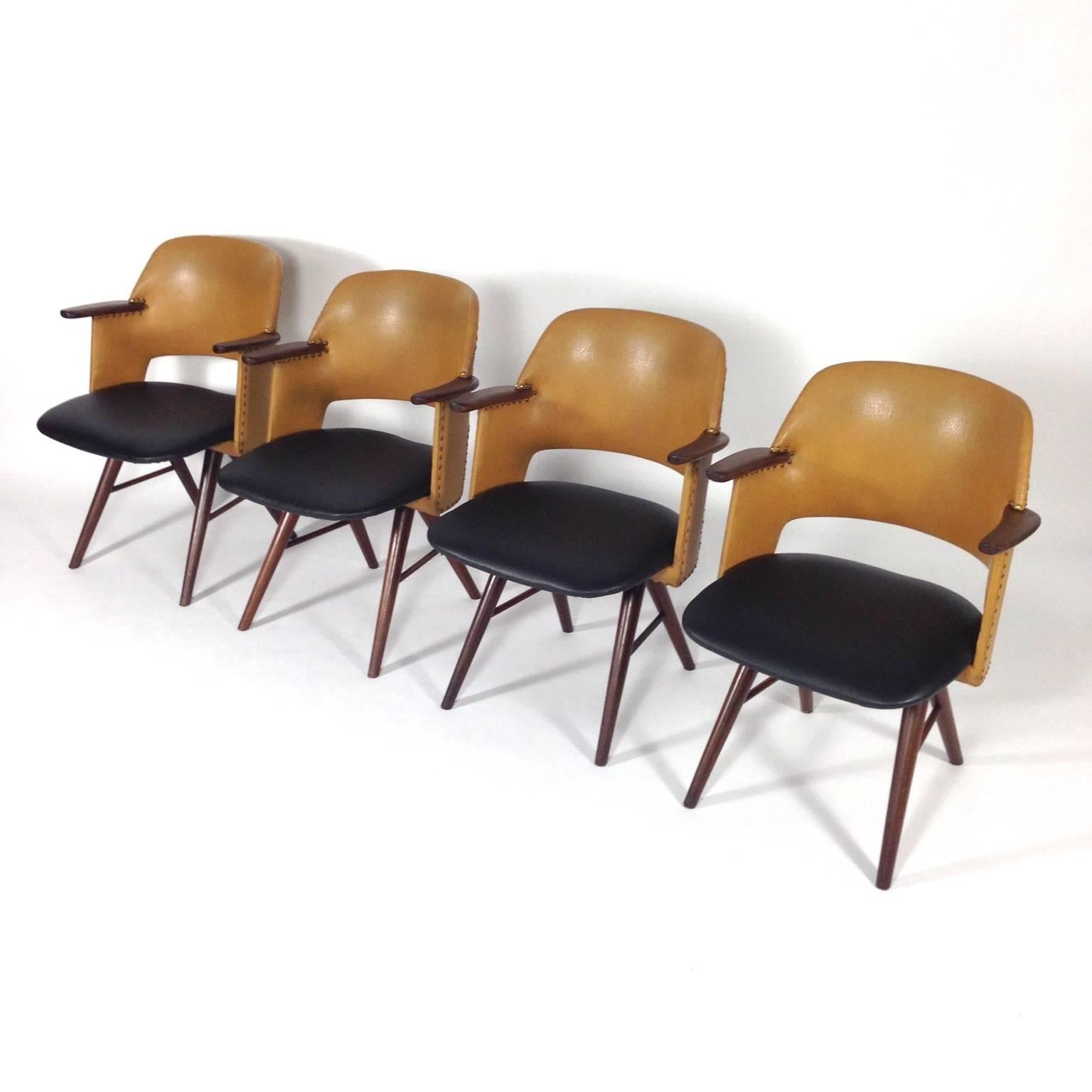 Extraordinary set of 4 FE30 dining chairs with scissor legs.
The yellow gold backs are original and the black seats are reupholstered in the original way.
Solid Teak base with leatherette upholstery. 
The set is in very good to excellent