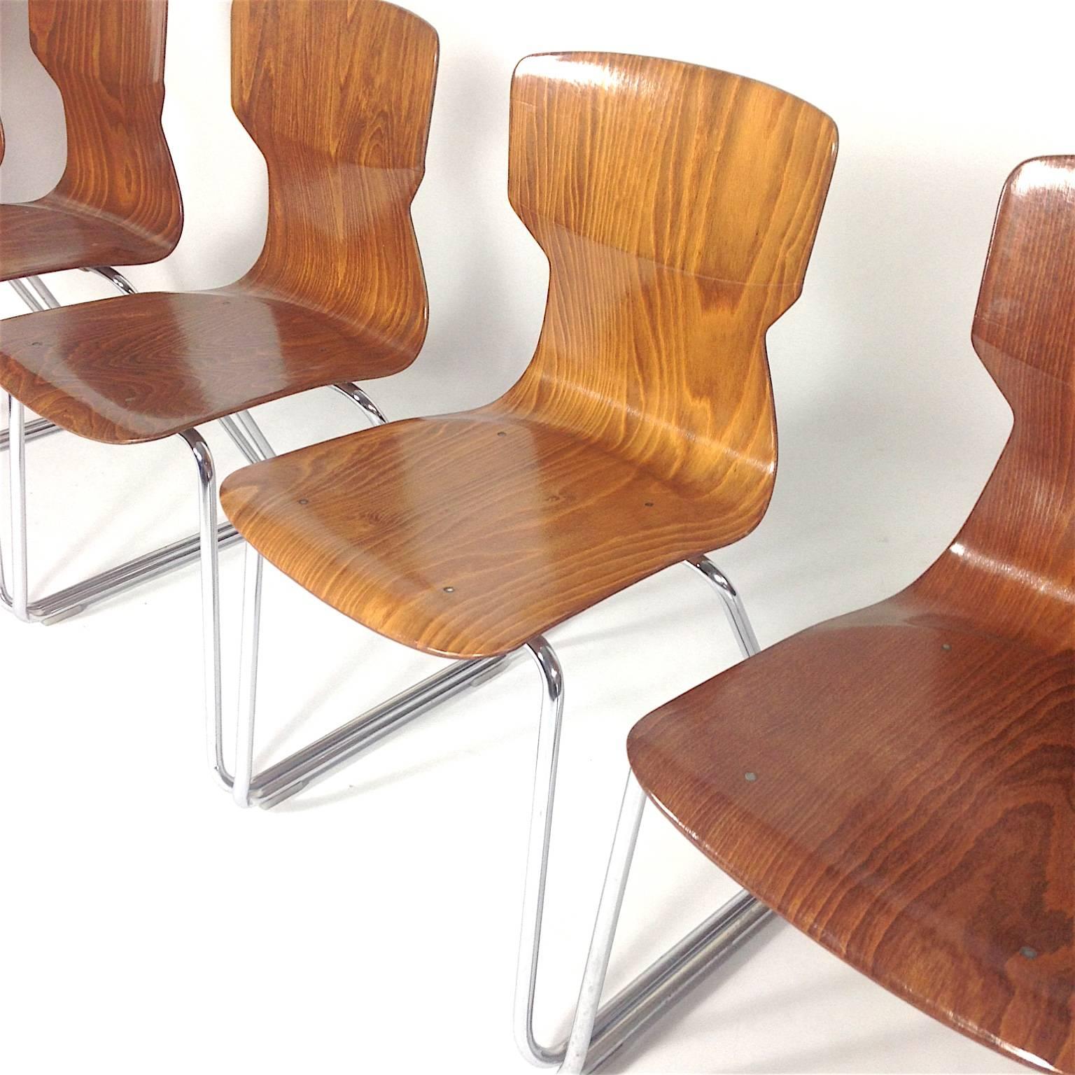 Cool industrial vintage school chairs with Beech plywood seats and chromed metal base.
Designer: Unknown. Probably Flötotto
Manufacturer: CASALA
Model: Stacking chair / School chair / Dining chair
Features: Chrome base with plywood