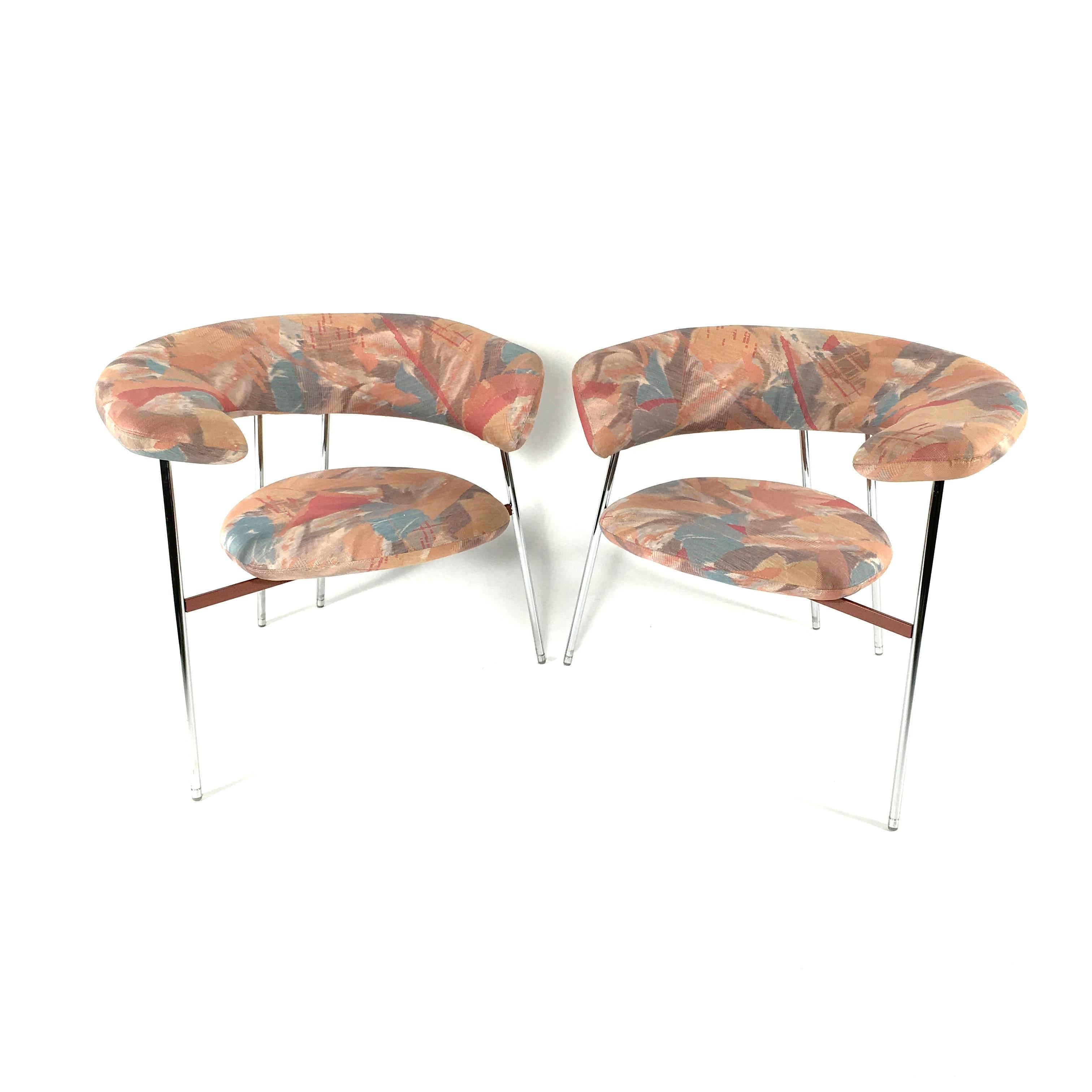 Designer: Mark van Tilburg

Hersteller: LEOLUX

Modell: Divi Divi

Material: Verchromtes Metall / Stoff

Zeitraum: 2. Hälfte 20. Jahrhundert

Land: Holland

Größe: 

Zustand: Ausgezeichnet