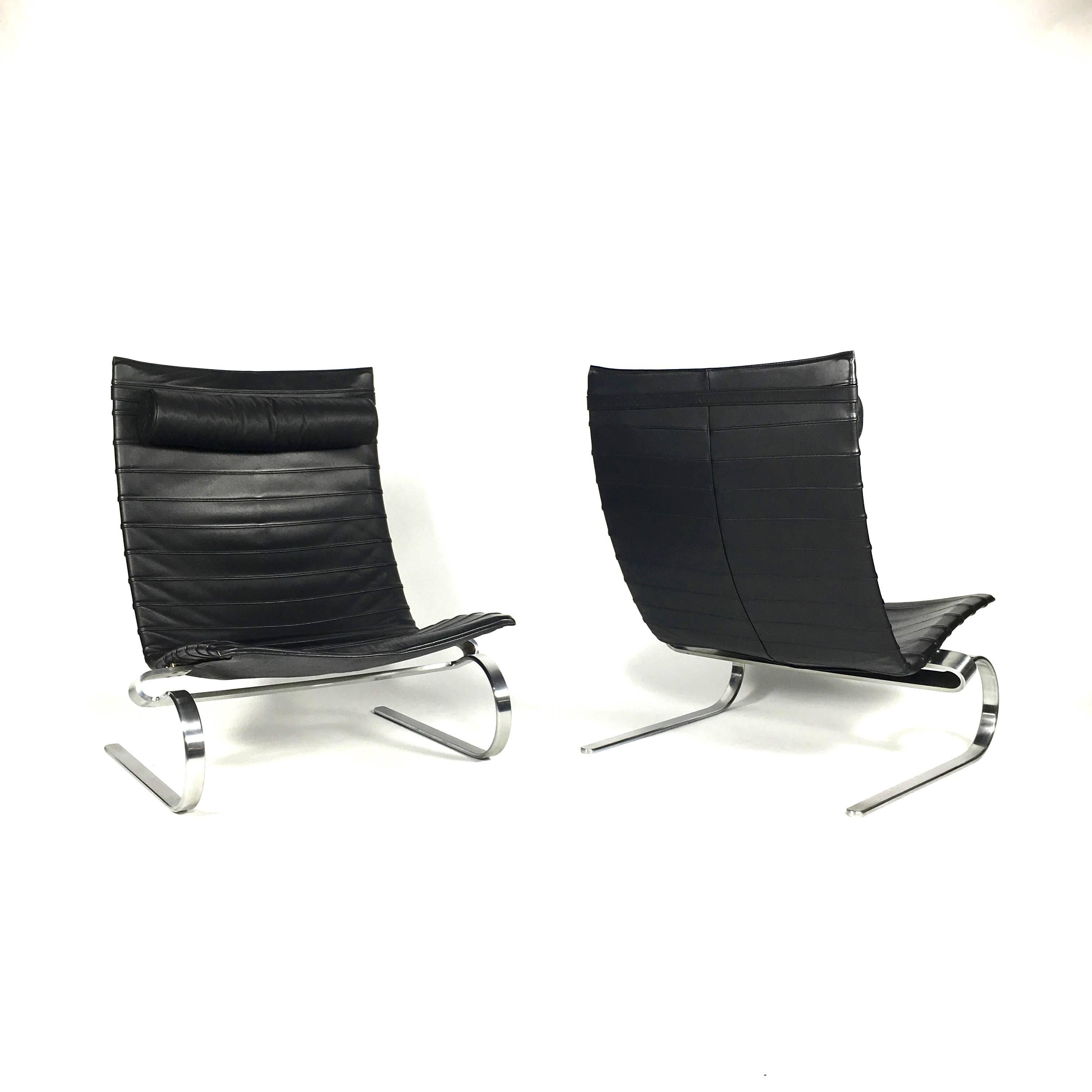 Pair of PK20 Black Leather Lounge Chairs by Poul Kjaerholm, Denmark 3