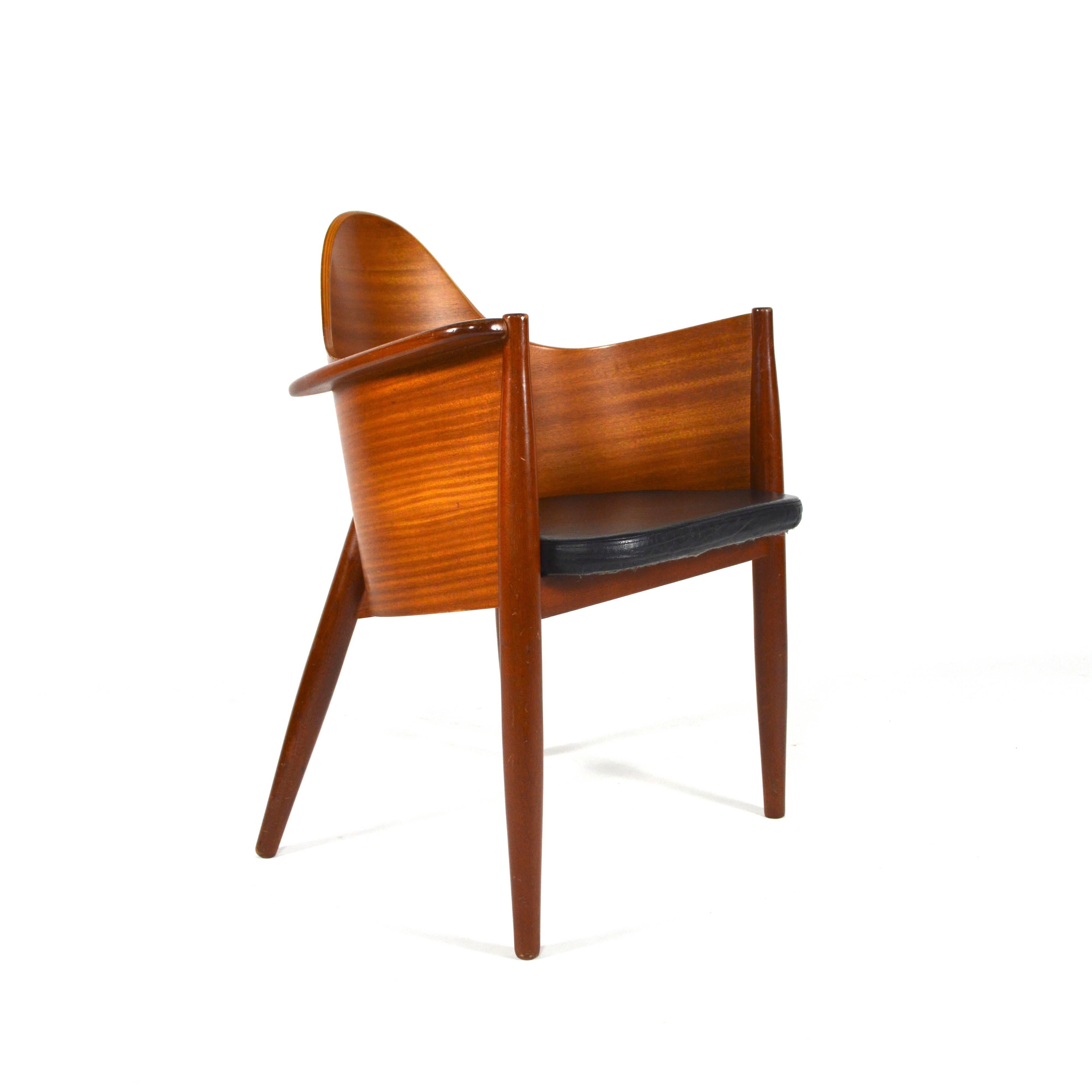 Mid-Century Modern Very rare set of 4 Scandinavian Teak Plywood / Leather Side Chairs - Mid Century
