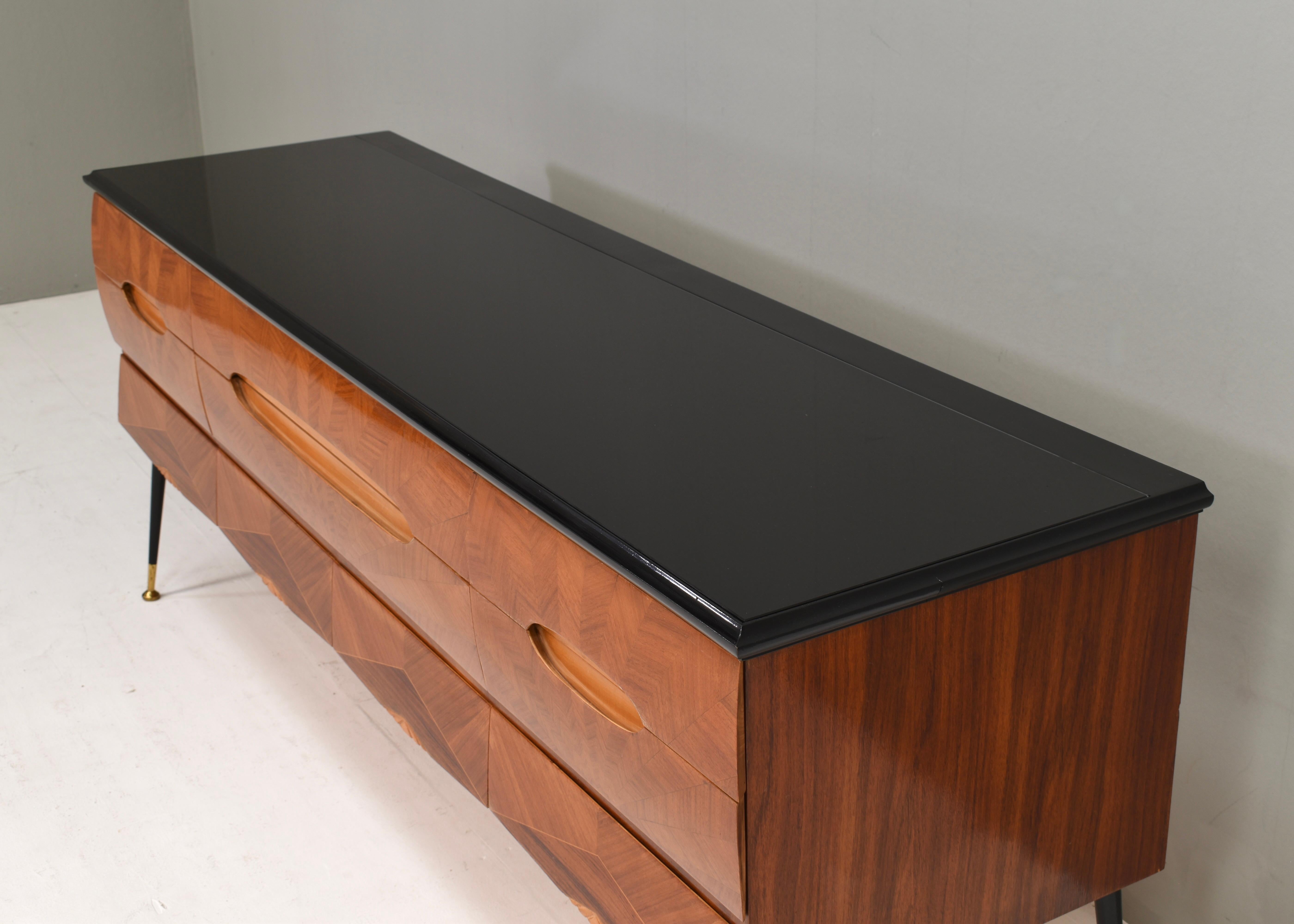 Italian Sideboard attributed to Vittorio Dassi in Walnut, Glass and Brass, 1950s For Sale 7