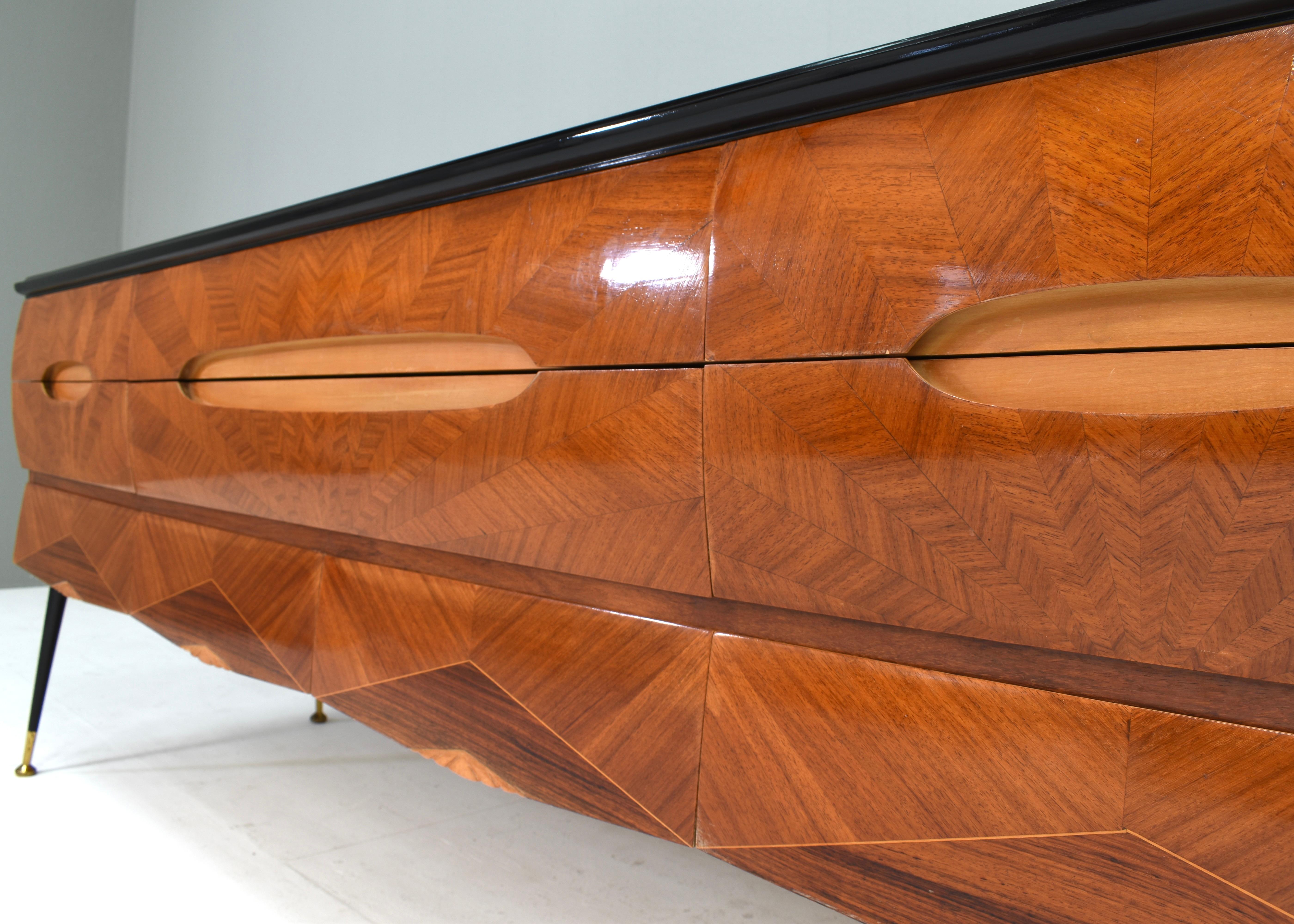 Italian Sideboard attributed to Vittorio Dassi in Walnut, Glass and Brass, 1950s For Sale 2