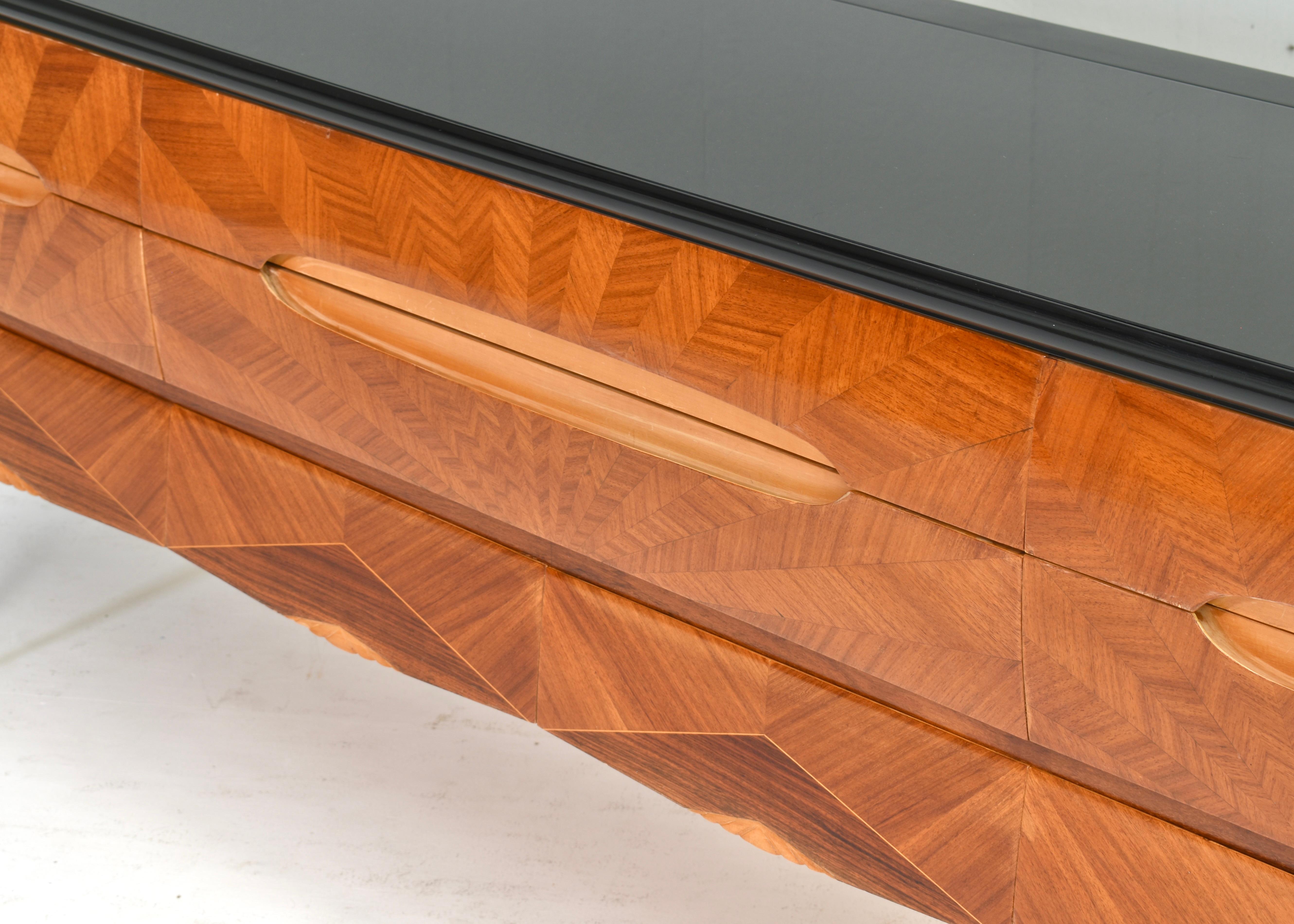 Italian Sideboard attributed to Vittorio Dassi in Walnut, Glass and Brass, 1950s For Sale 3