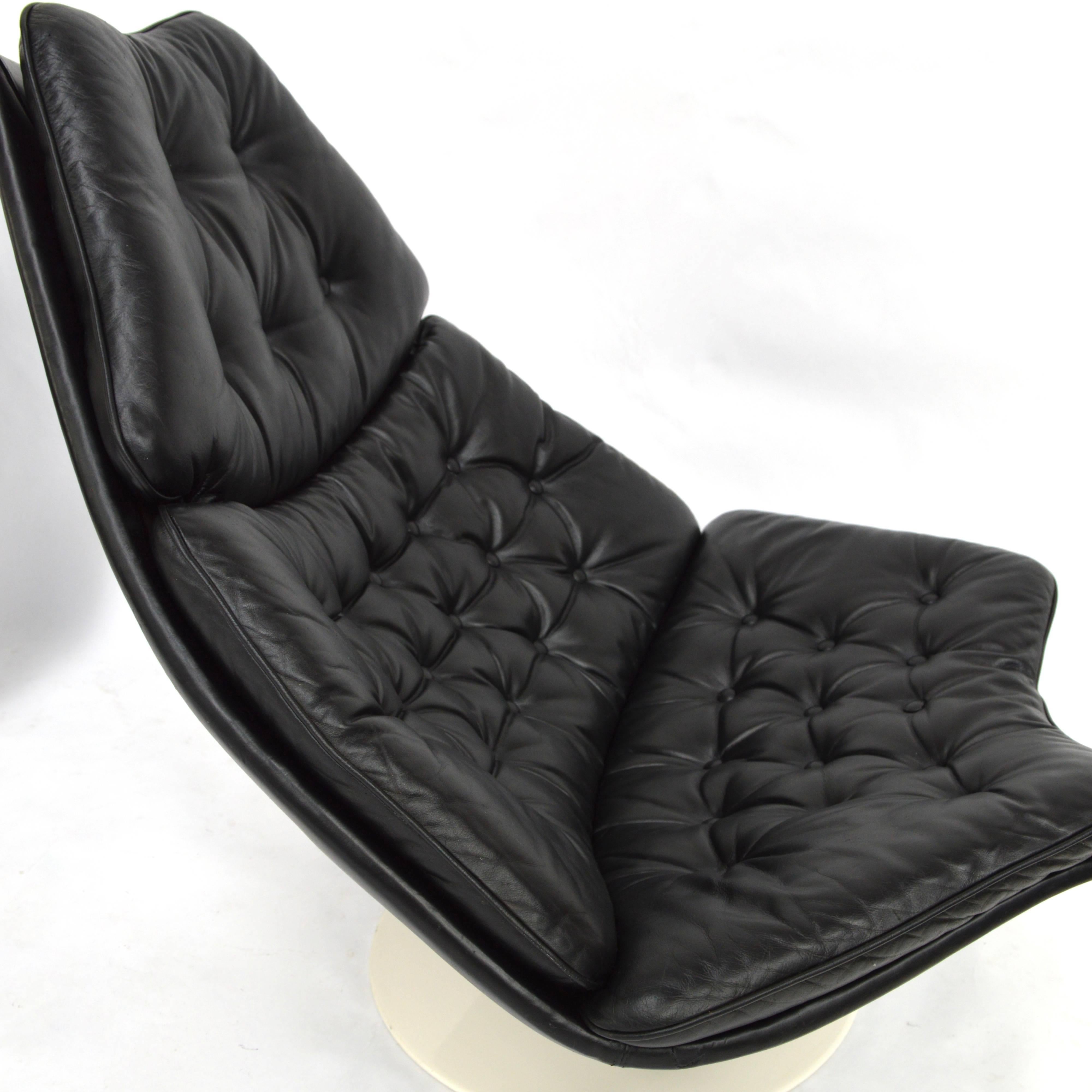 Pair of Geoffrey Harcourt F588 Artifort Swivel Chairs in Original Black Leather In Excellent Condition In Pijnacker, Zuid-Holland