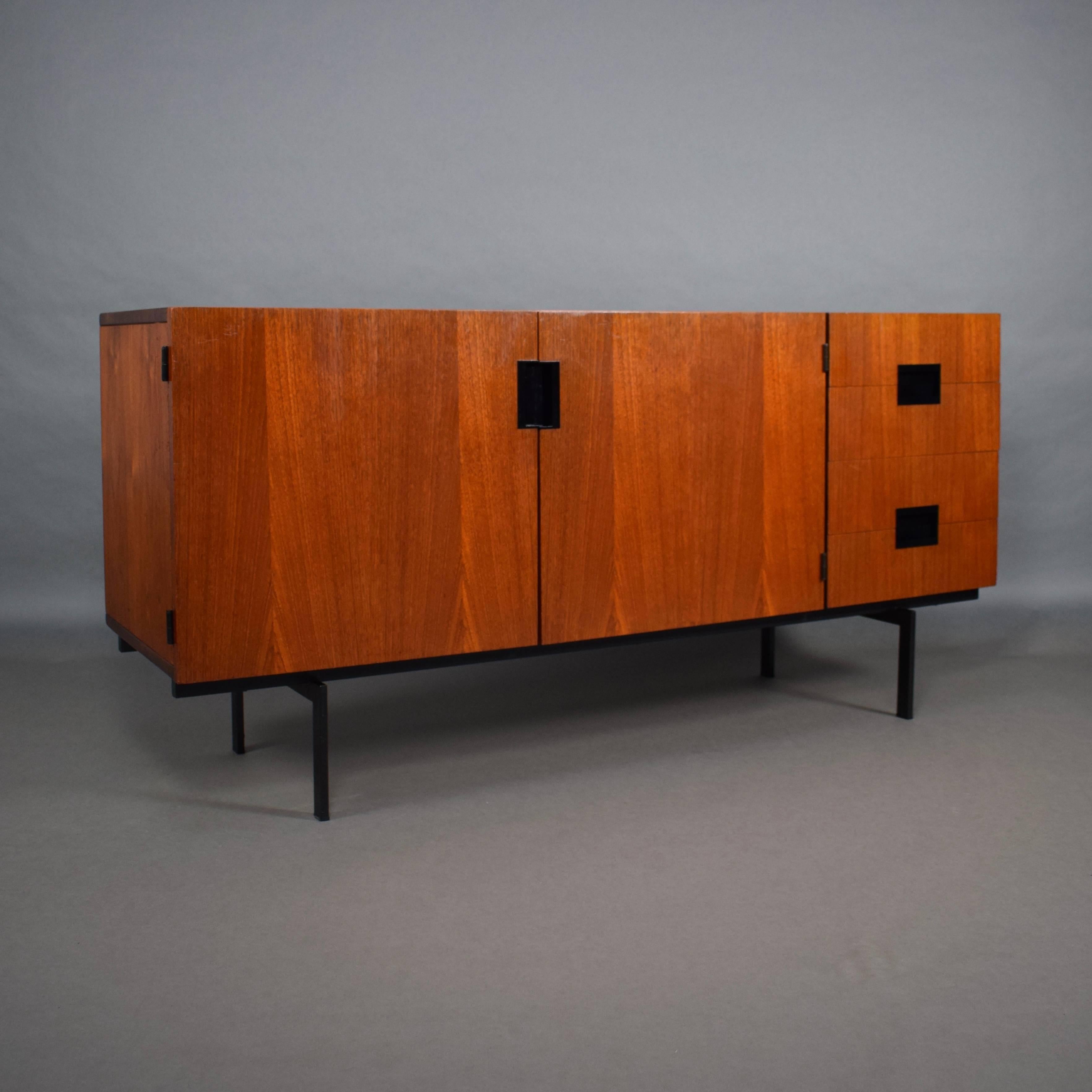 Rare size DU-01 Japanese series sideboard by Cees Braakman.
Teak with black lacquered metal base.
The inside of the drawers is beautifully made of bent plywood.
Faded stain on top and superficial scratch on top (see images 8 and 9). These two