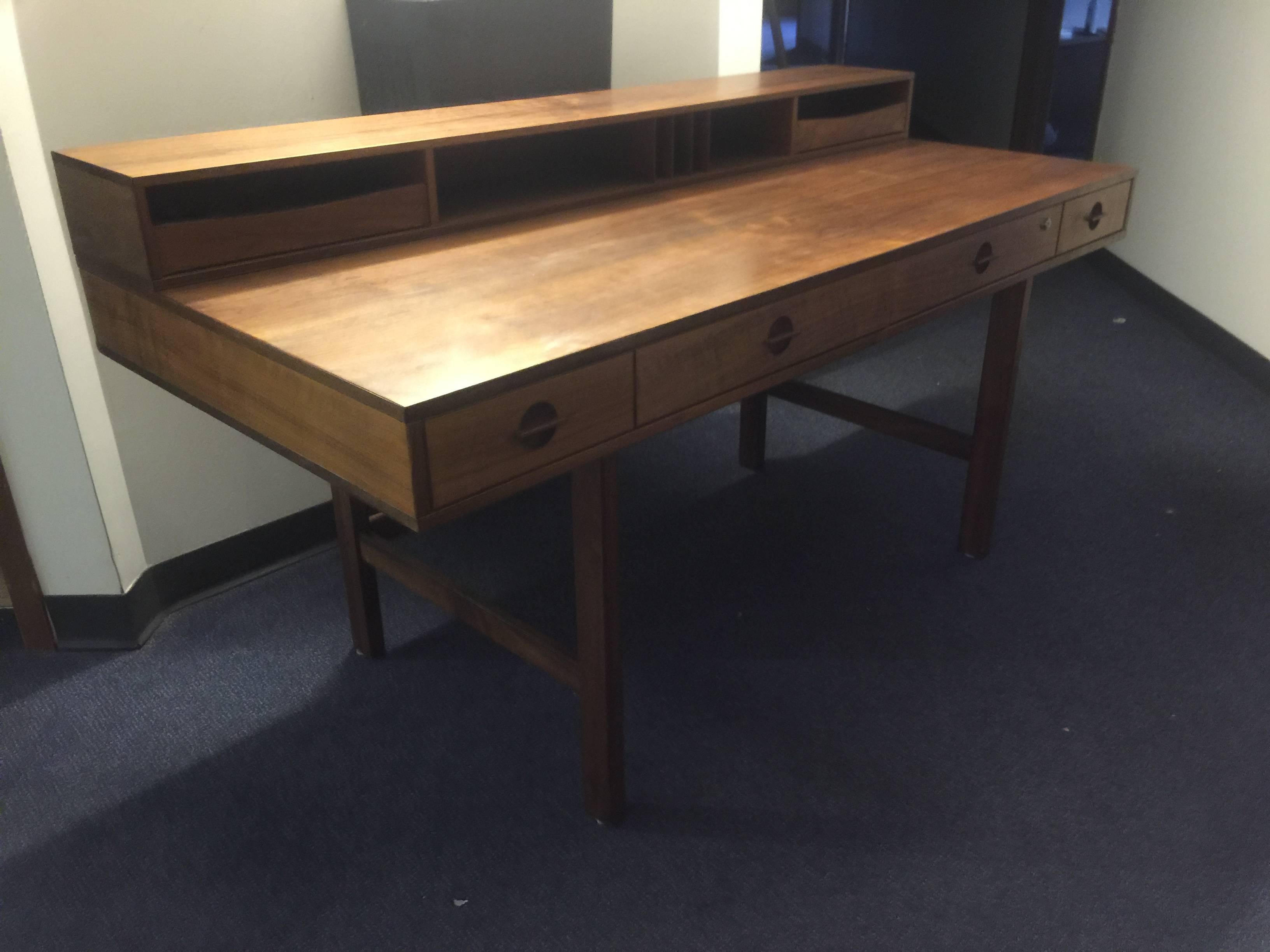 Beautiful walnut desk 
in great vintage condition.