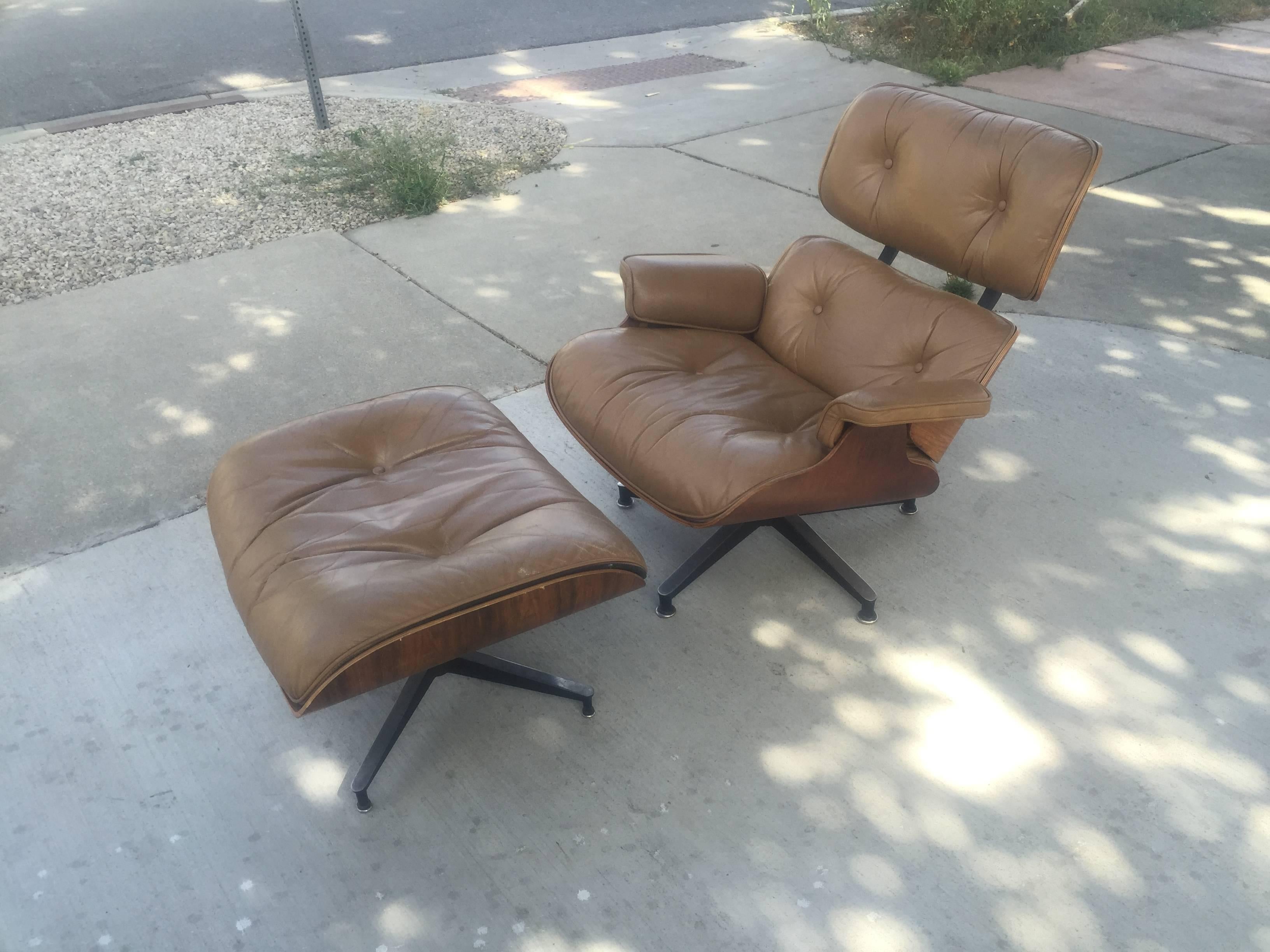 Mid-Century Modern Early Vintage Eames Lounge in Camel Leather with Ottoman for Herman Miller