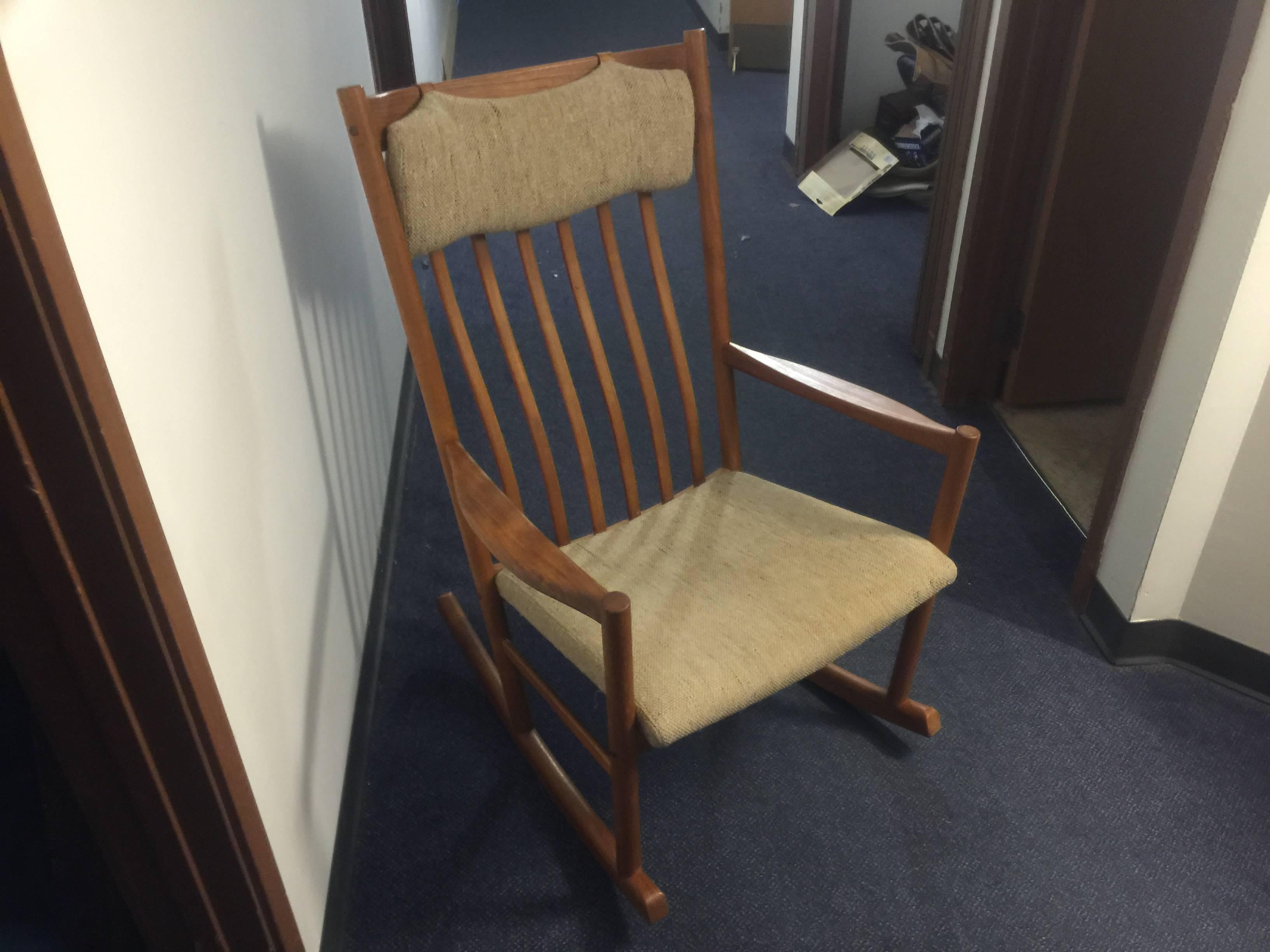 Great teak rocker in good vintage condition.
Could use updated upholstery.
Foam is good.
And teak frame is excellent just minor wear consistent with age