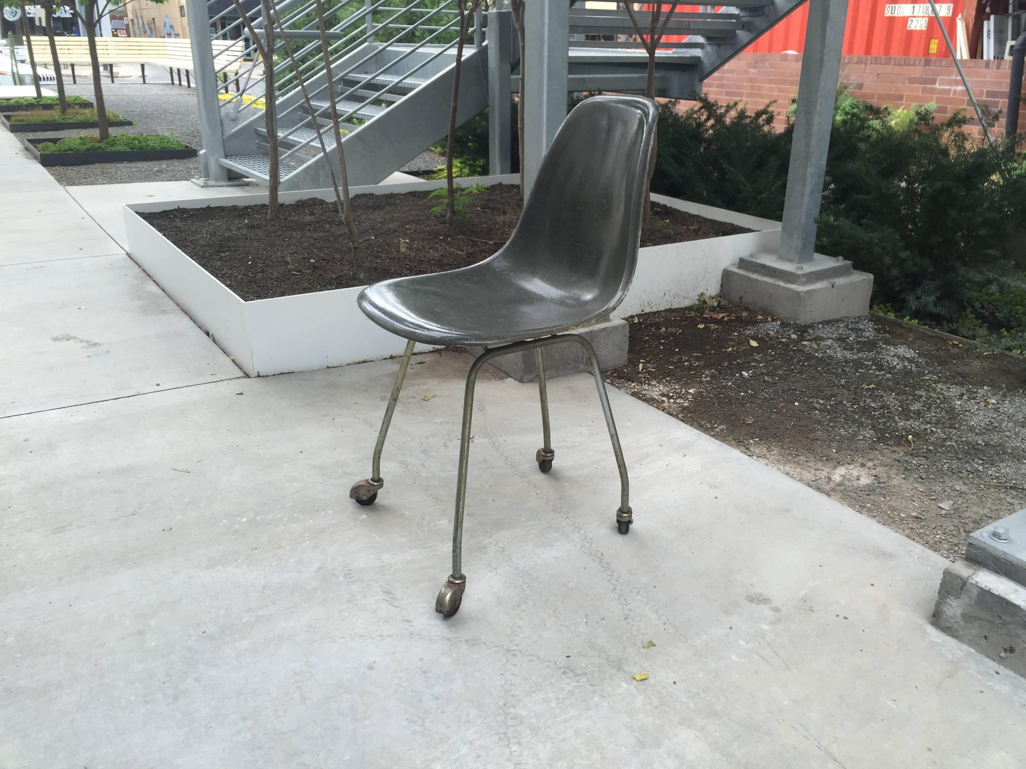 Original Rare Eames Grey Side Shell on Prototype H-Base with Casters In Excellent Condition In Salt Lake City, UT