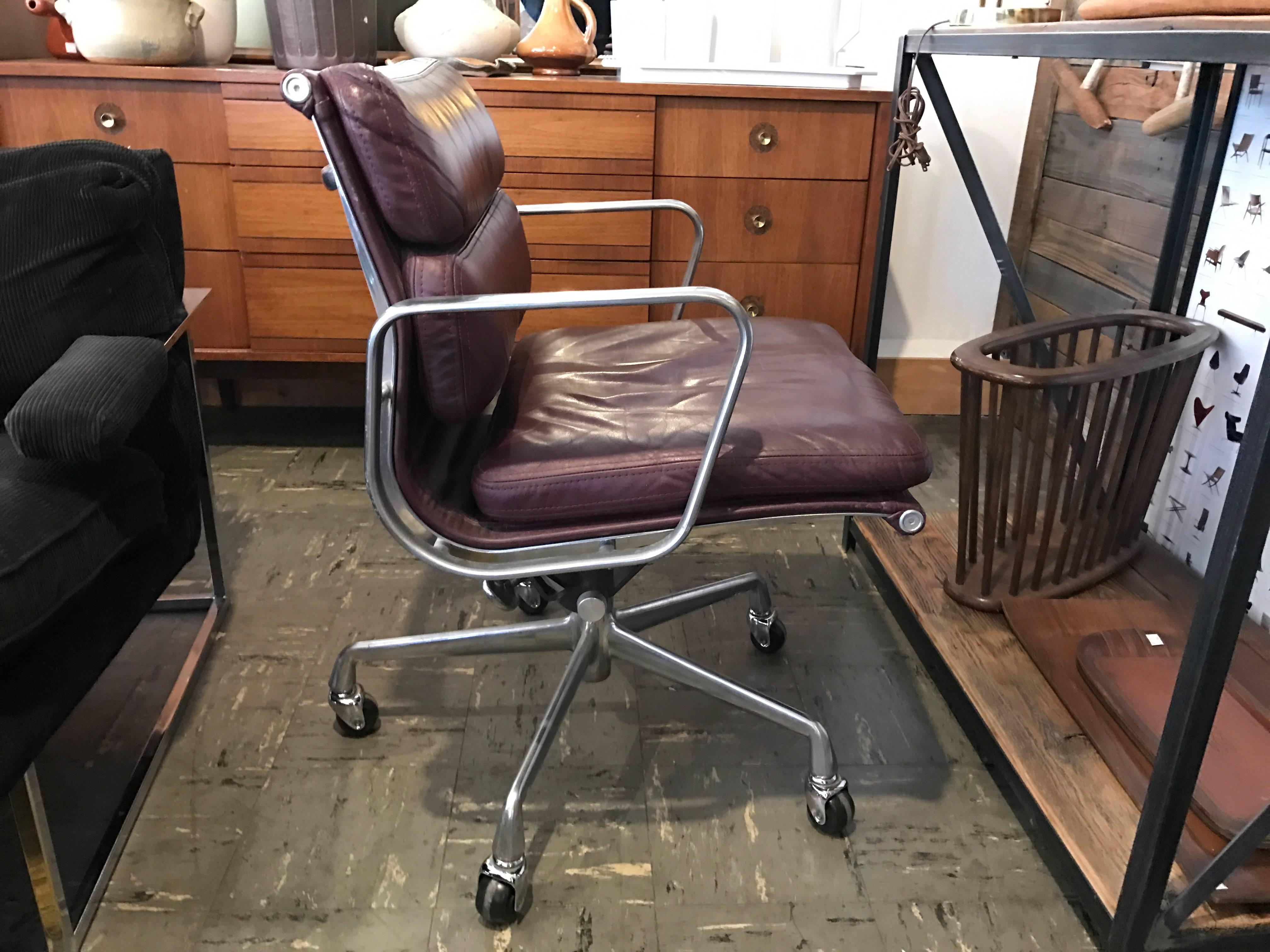 Eames Herman Miller Soft Pad Leather Office Chair In Excellent Condition In Salt Lake City, UT