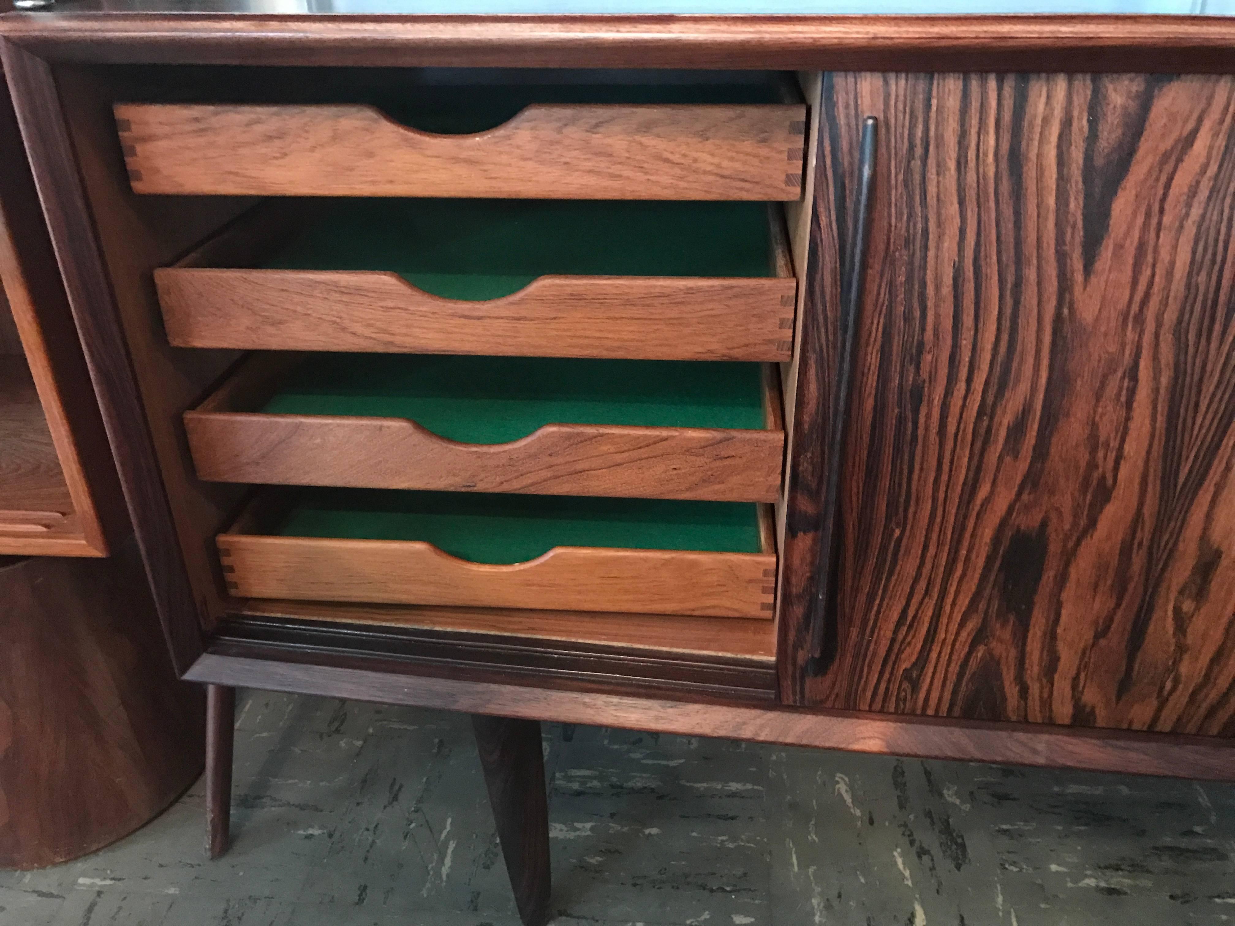 Absolutely gorgeous rosewood credenza
most epic rosewood grain
great condition.
  