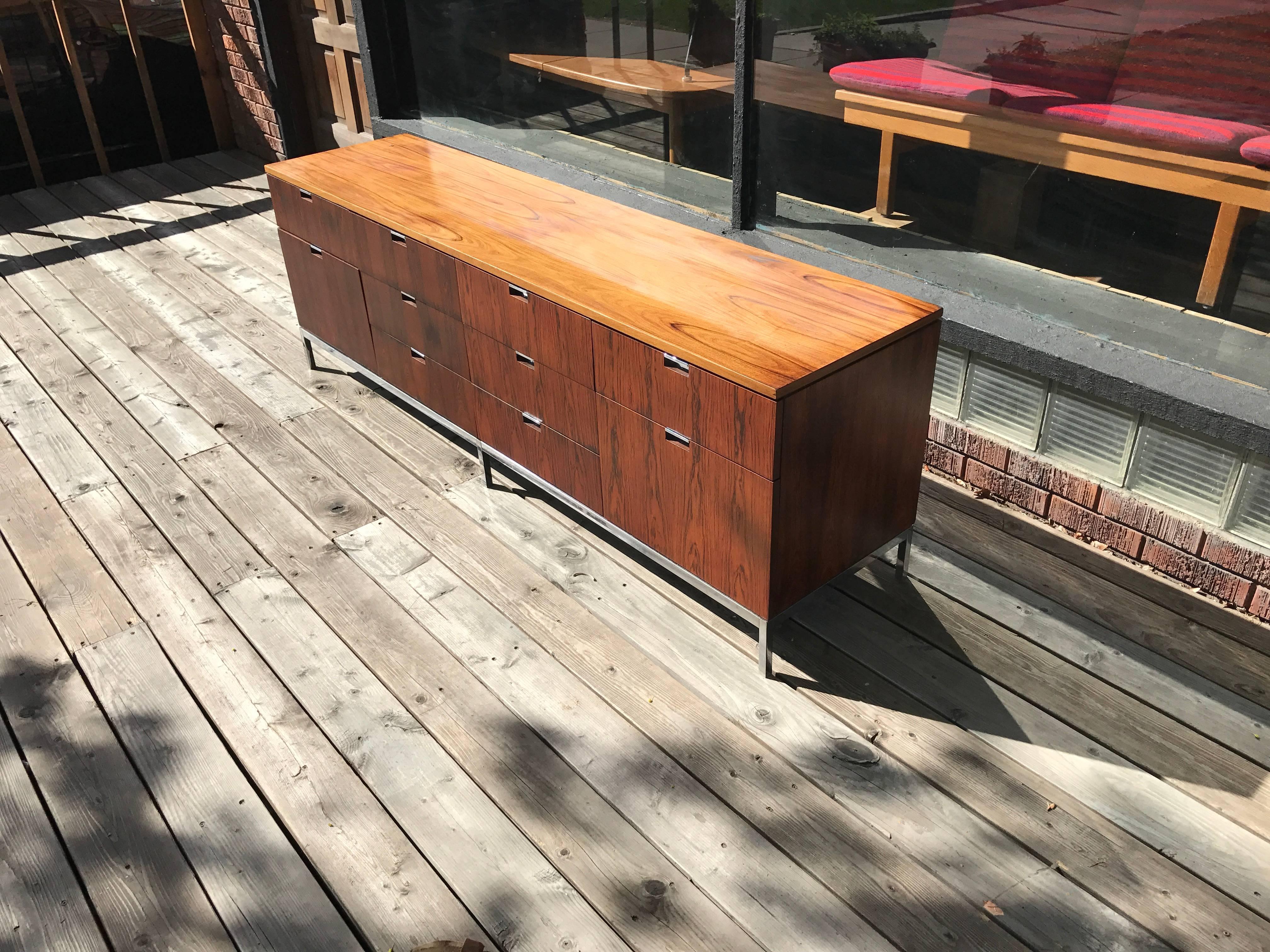 Florence Knoll Rosewood Credenza Chest of Drawers In Excellent Condition In Salt Lake City, UT