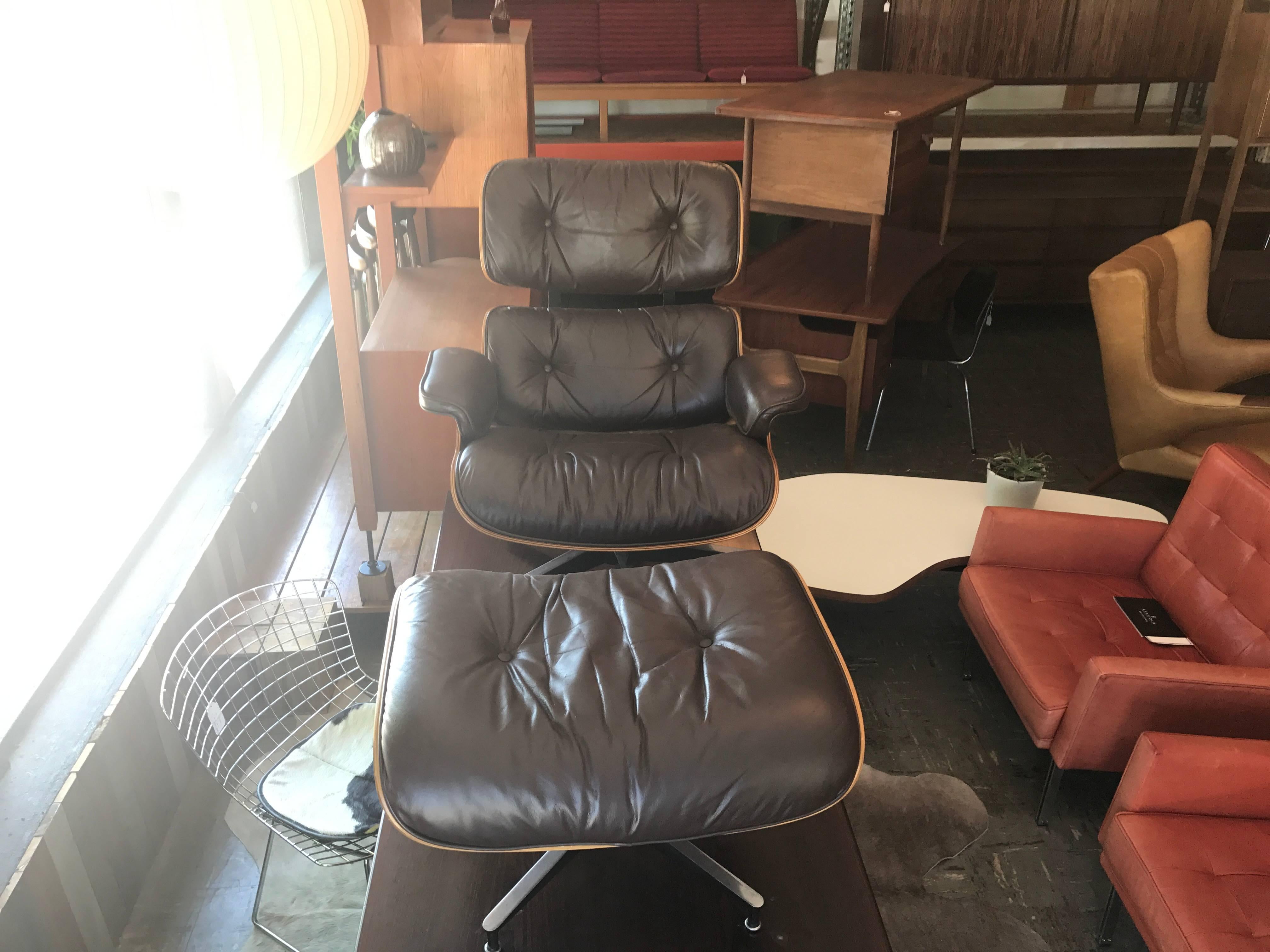 Vintage eames lounge in great vintage condition 
normal wear from age and use.