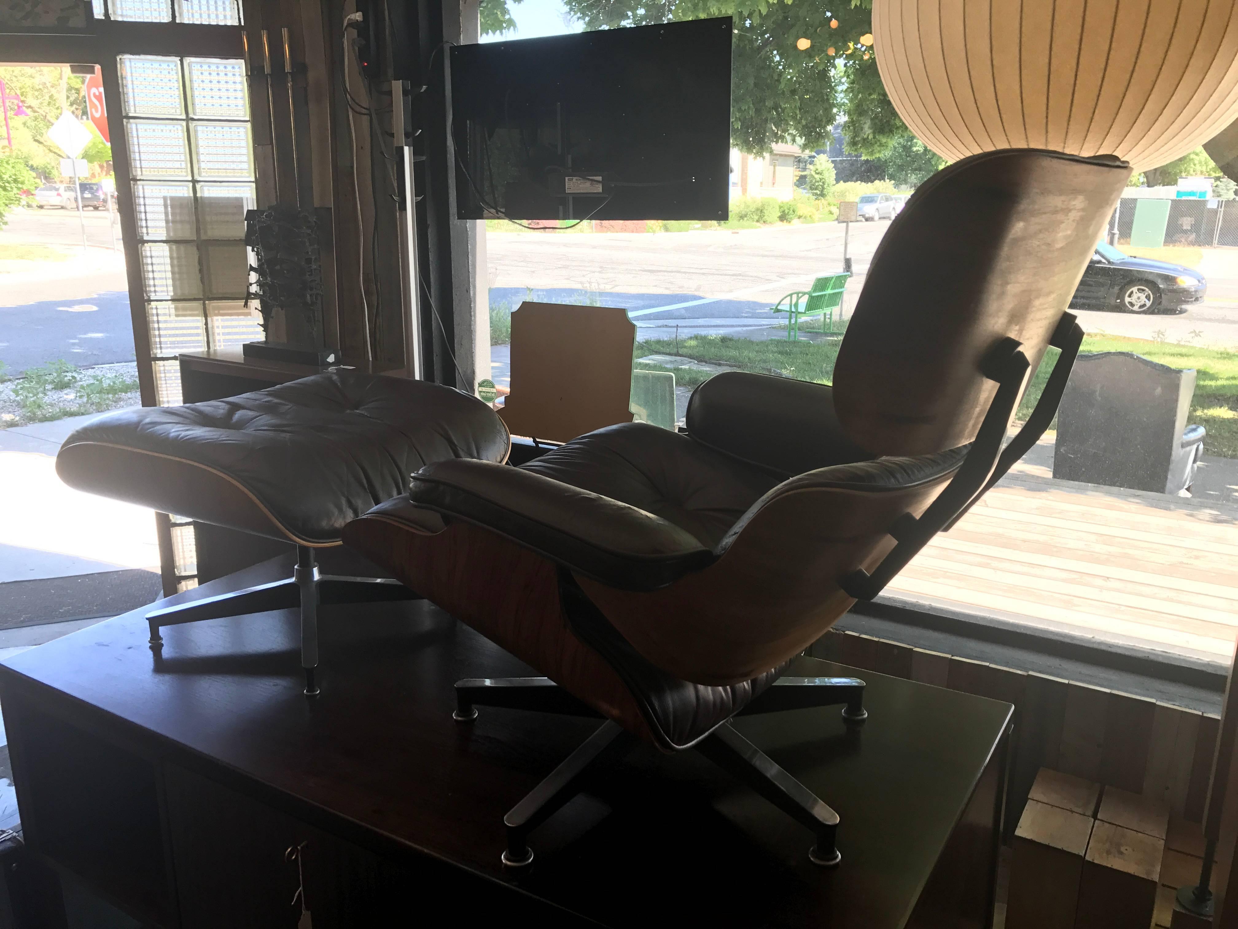 Vintage Eames Lounge Chair and Ottoman Brown Leather Rosewood In Excellent Condition In Salt Lake City, UT