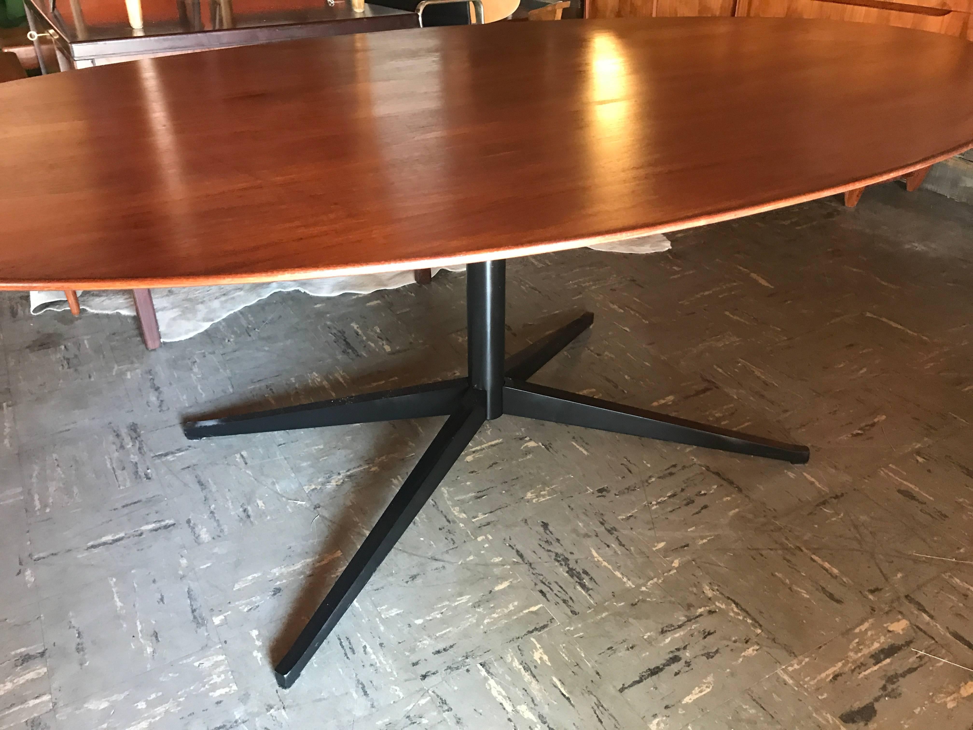 Mid-20th Century Vintage Florence Knoll Walnut Oval Top Black Base Dining Table