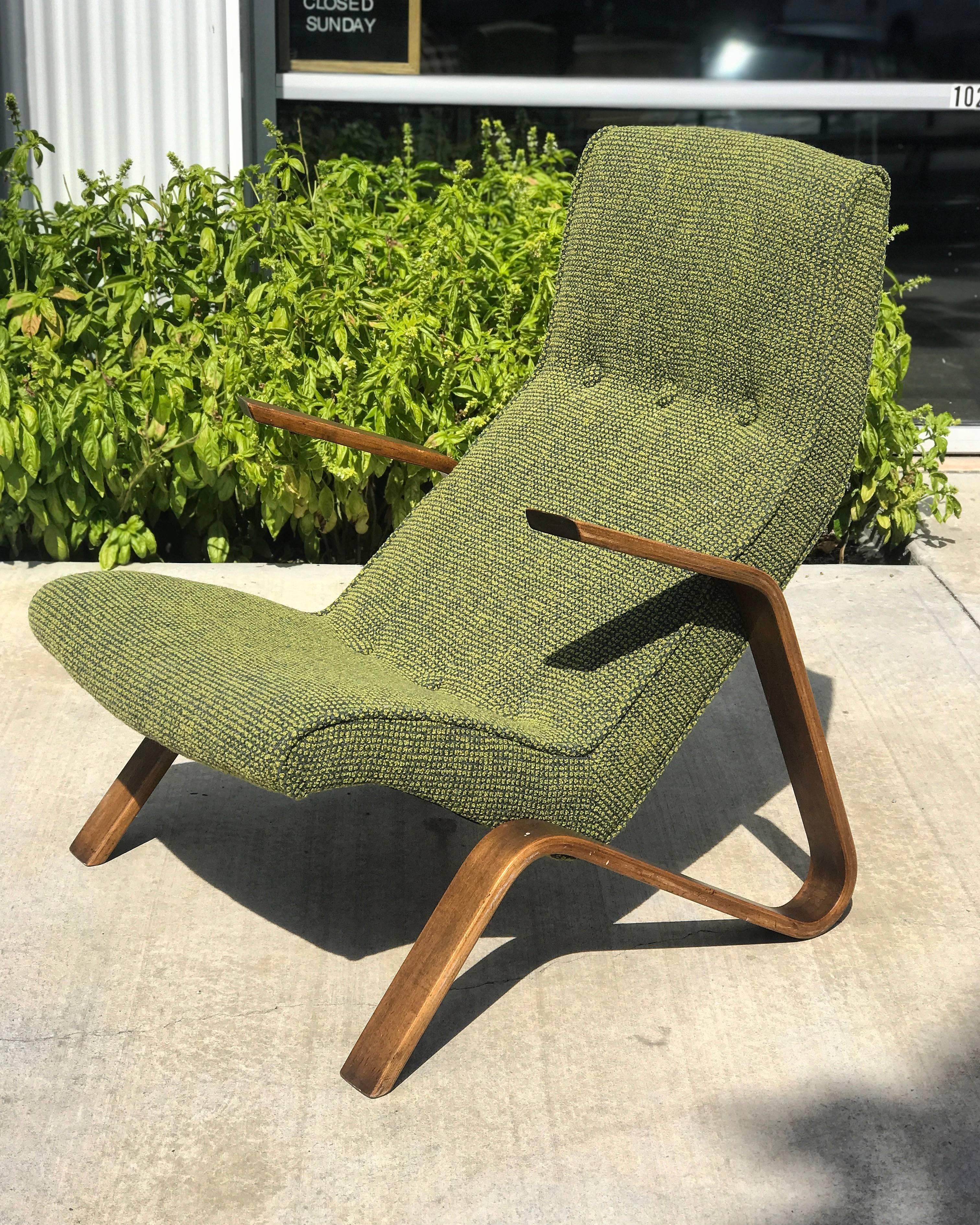 Stunning vintage Eero Saarinen grasshopper chair 
in amazing condition 
Upholstered in Maharam textile.
 
