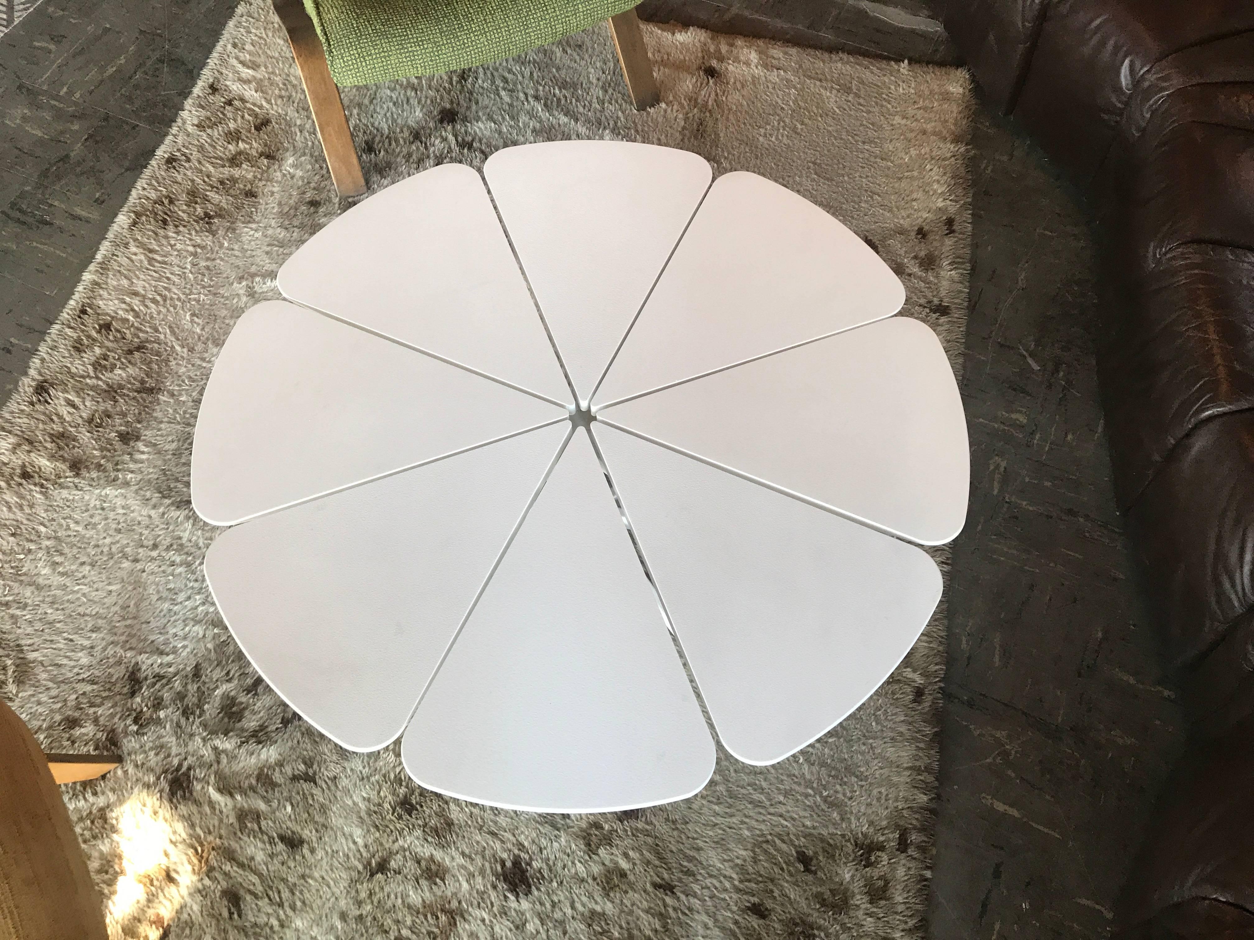 Richard Schultz for Knoll Petal coffee table. Great used condition.
  