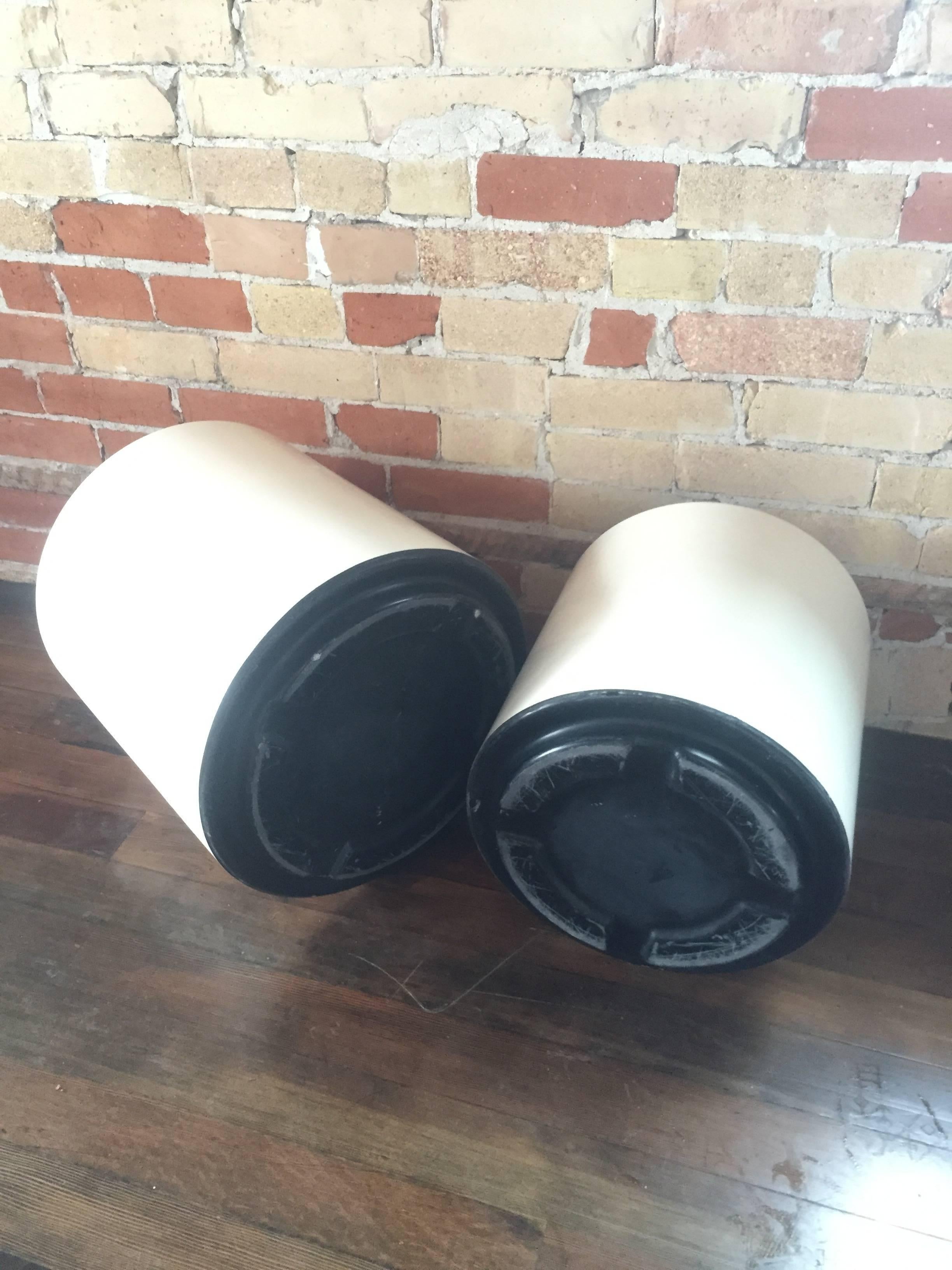 Pair of Vintage Douglas Deeds Planters for Sintoform Architectural Fiberglass US In Good Condition In Salt Lake City, UT