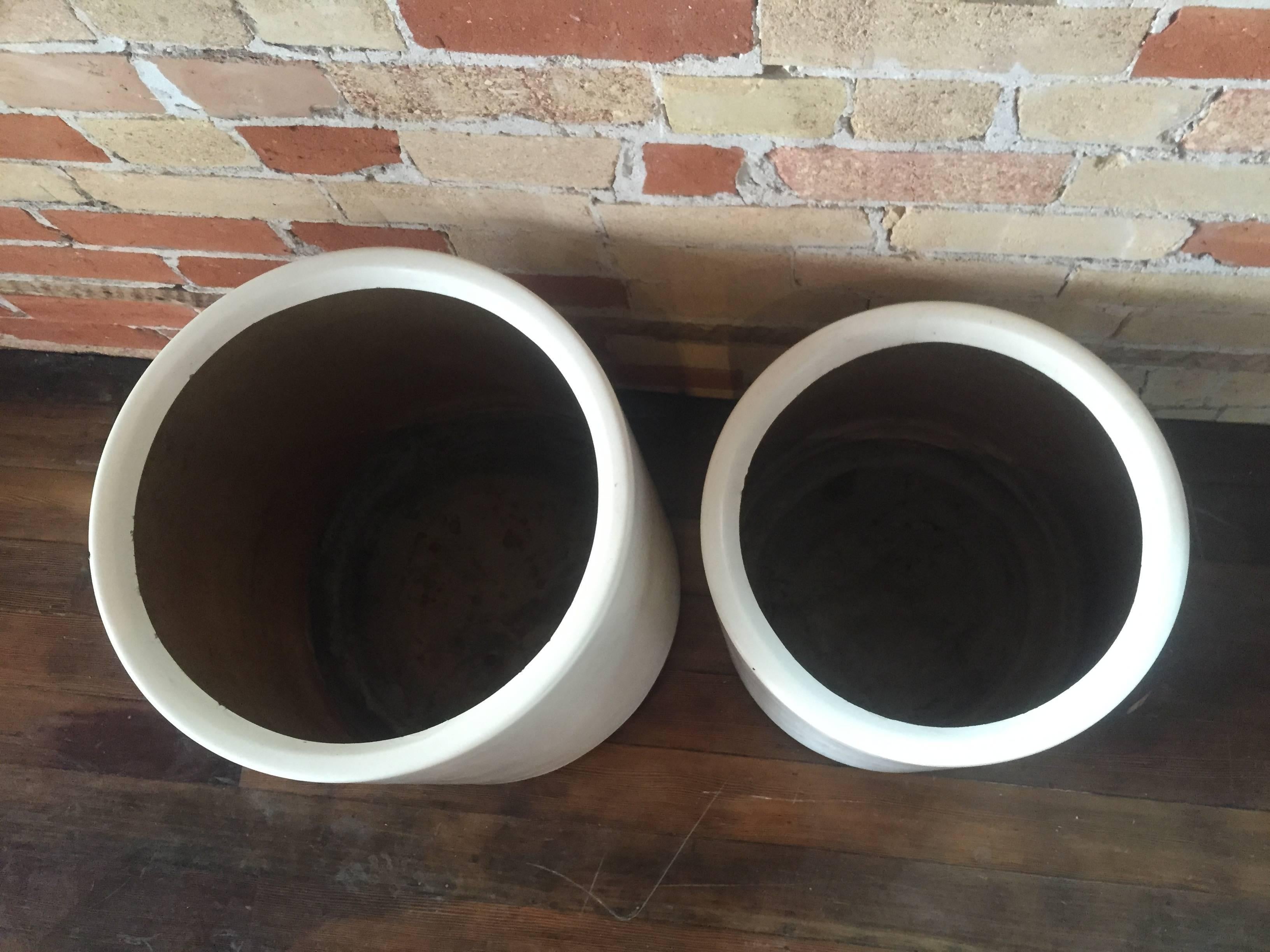 architectural fiberglass planters by Douglas Deeds 
both are in great condition with very little wear 
these are not drilled and are all original
the larger one measures : 17
