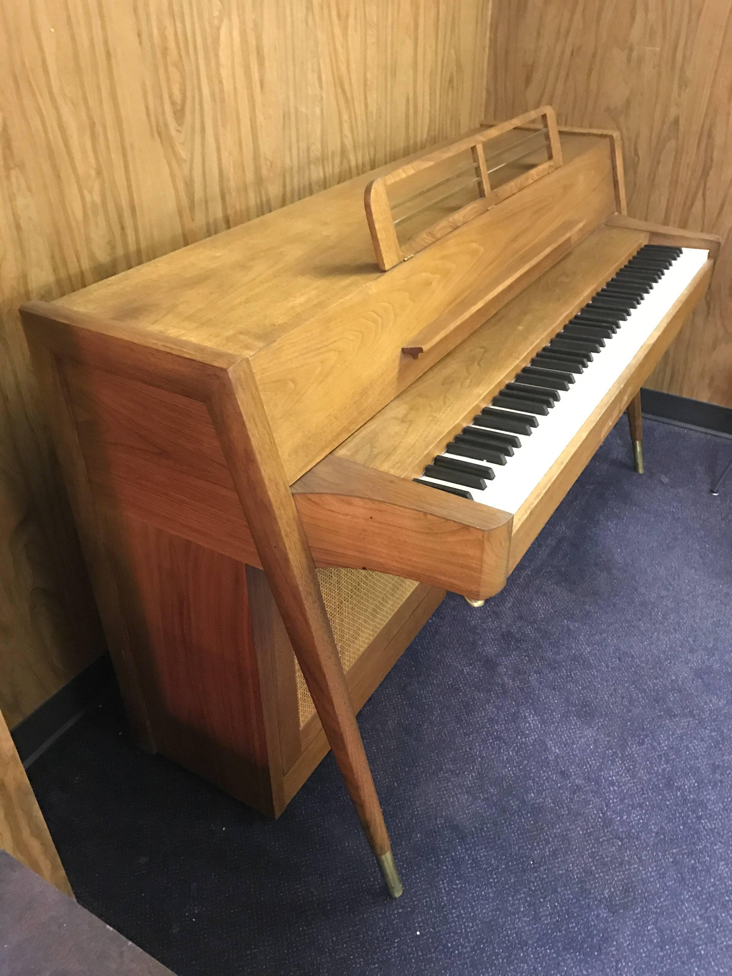 Teak spinet piano. This is a limited production piano by Baldwin produced between 1961-1964. It is stunning from all anglesand can be floated in a room. It plays great but of course can use a tuning. Some of the keys have been patched 
but