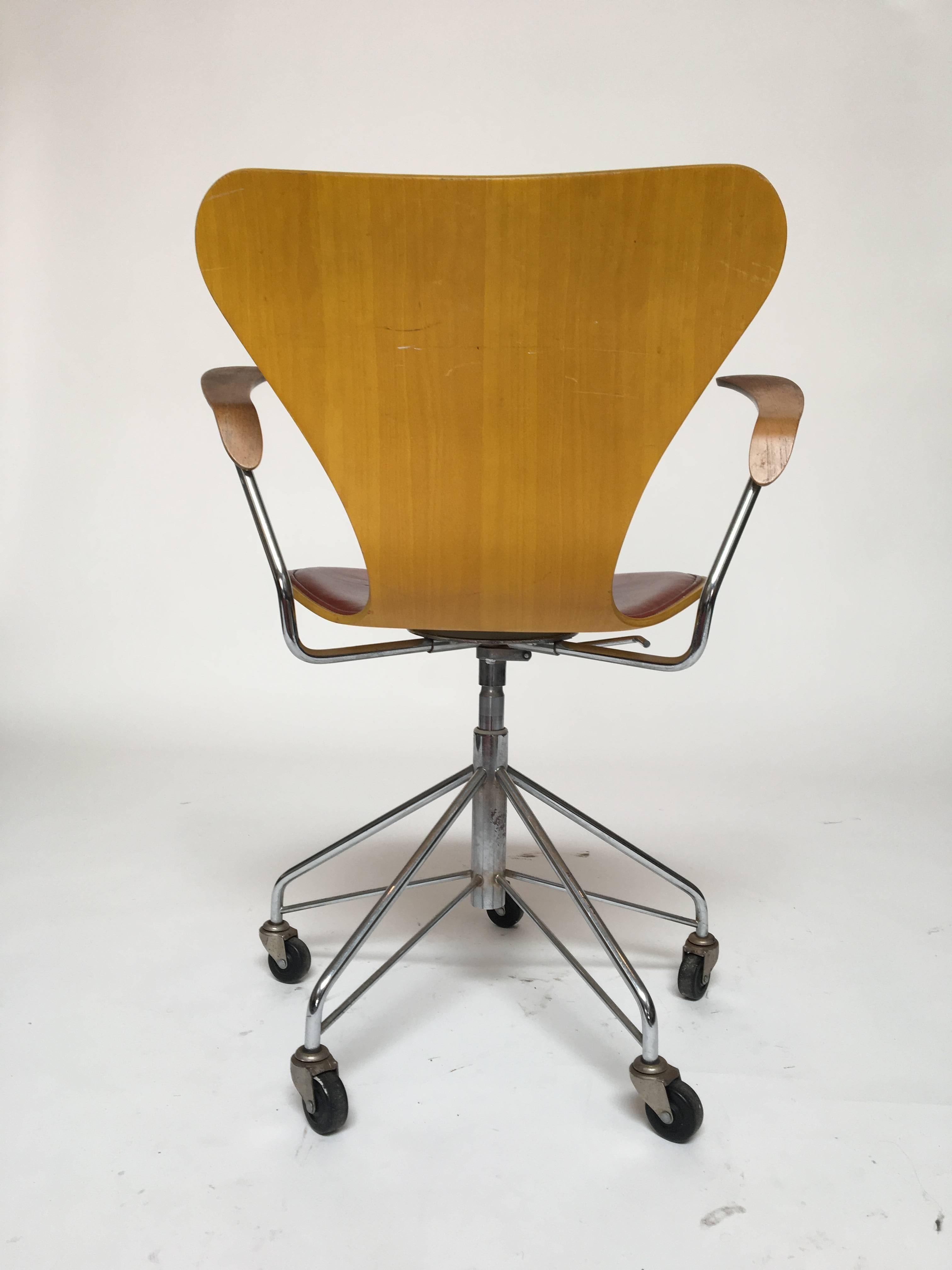 Mid-20th Century Arne Jacobsen Office Armchair Model 3117 for Fritz Hansen