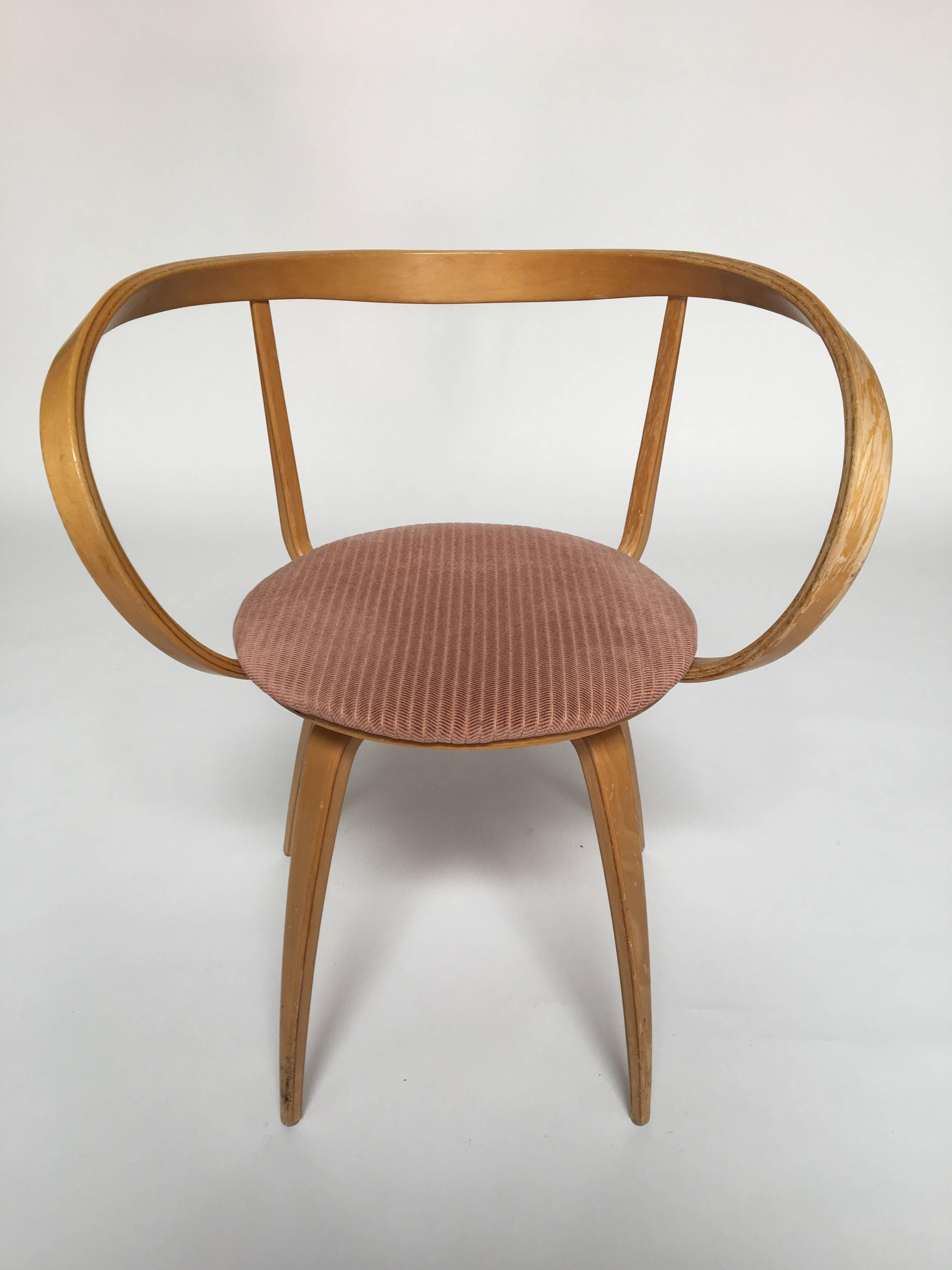 Rare pretzel chair in great vintage condition
some wear on arms but no major flaws
very unique and stunning design.
    
