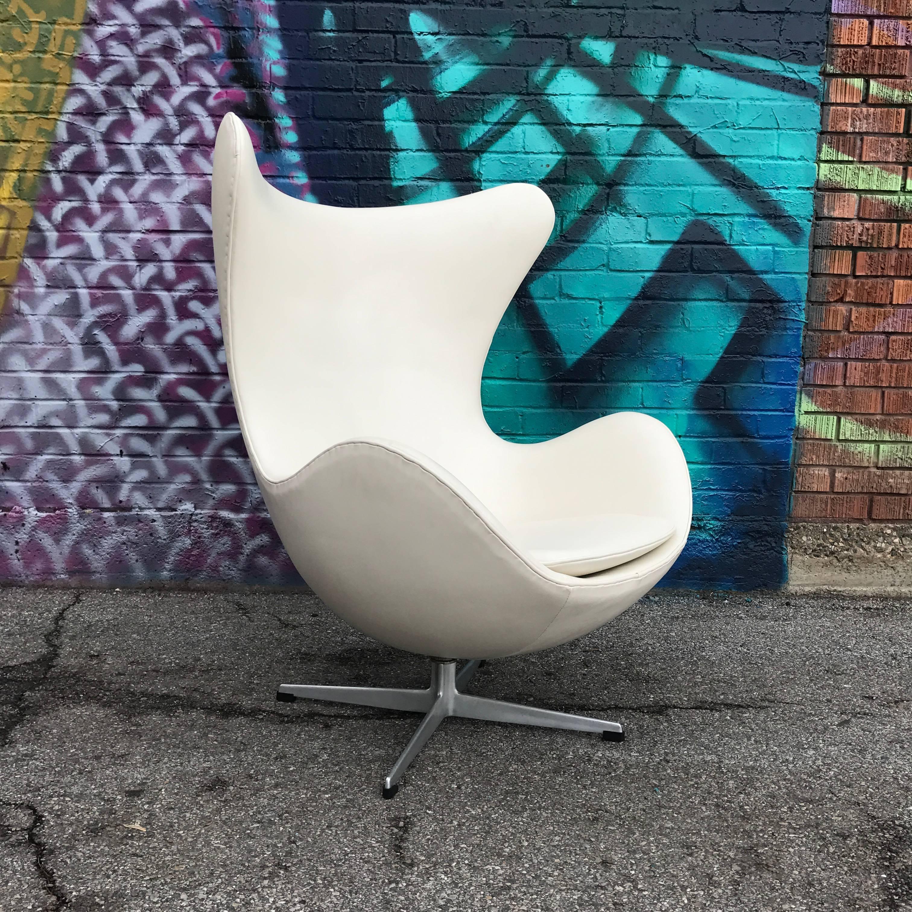egg chair white leather