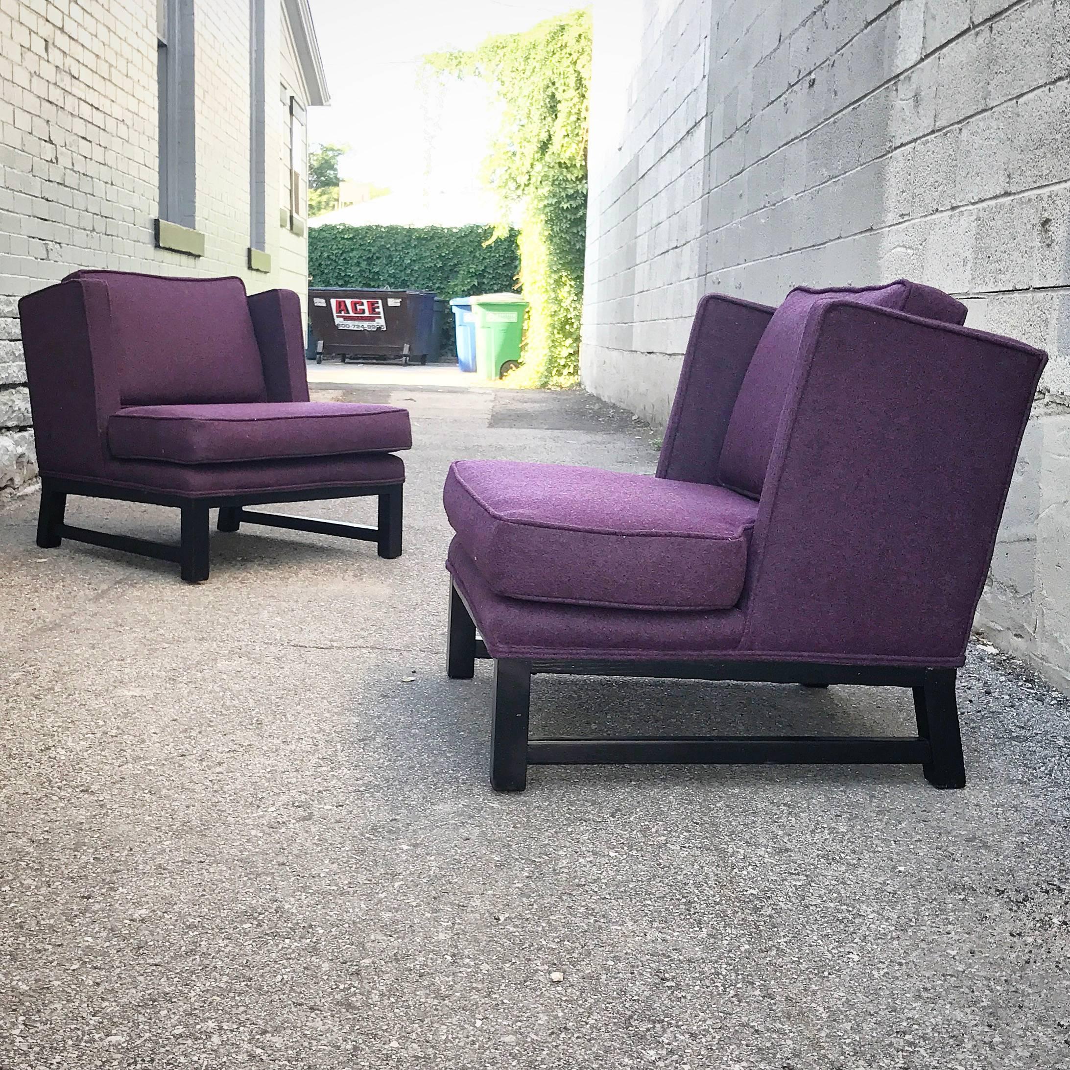 Pair of Lounge Chairs in Maharam Wool Reminiscent of Dunbar Designs In Excellent Condition For Sale In Salt Lake City, UT