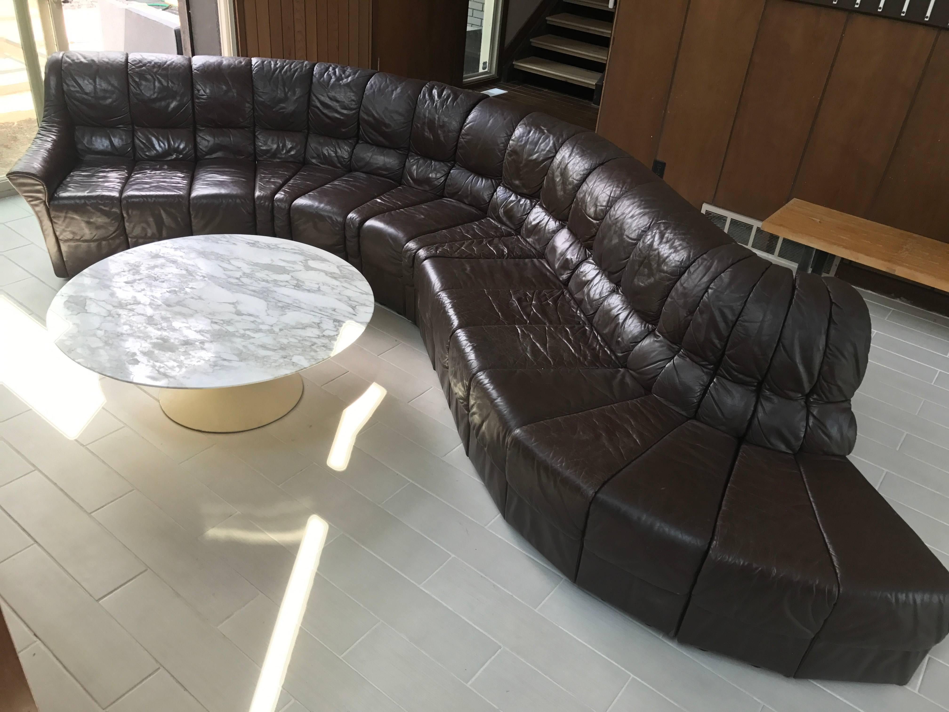 Non Stop Never Ending Serpentine Leather Sofa Sectional Made in Switzerland In Excellent Condition In Salt Lake City, UT