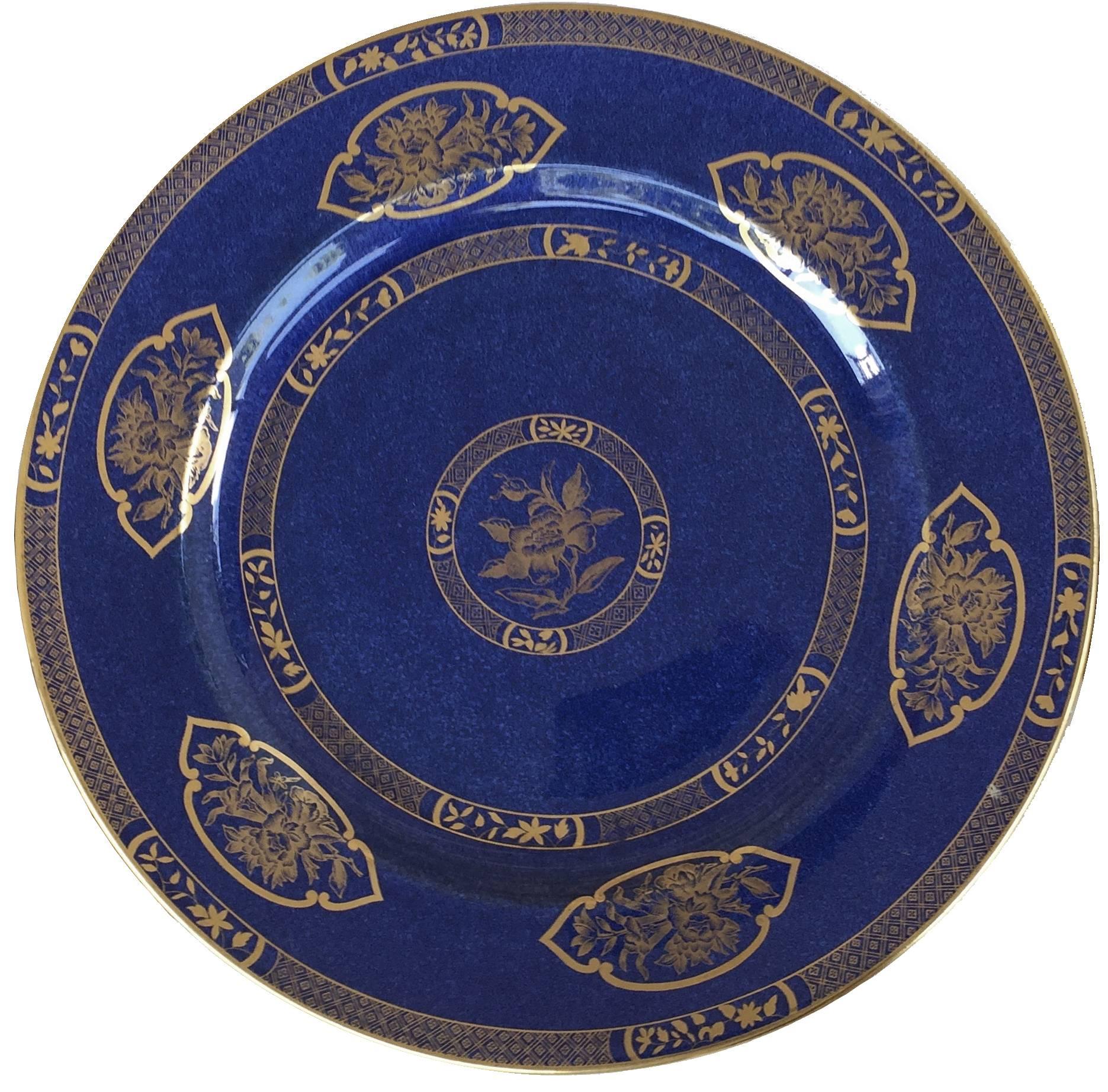Chinoiserie Wedgwood Bone China Set of 18 Powder-Blue Ground Dinner Plates, circa 1900 