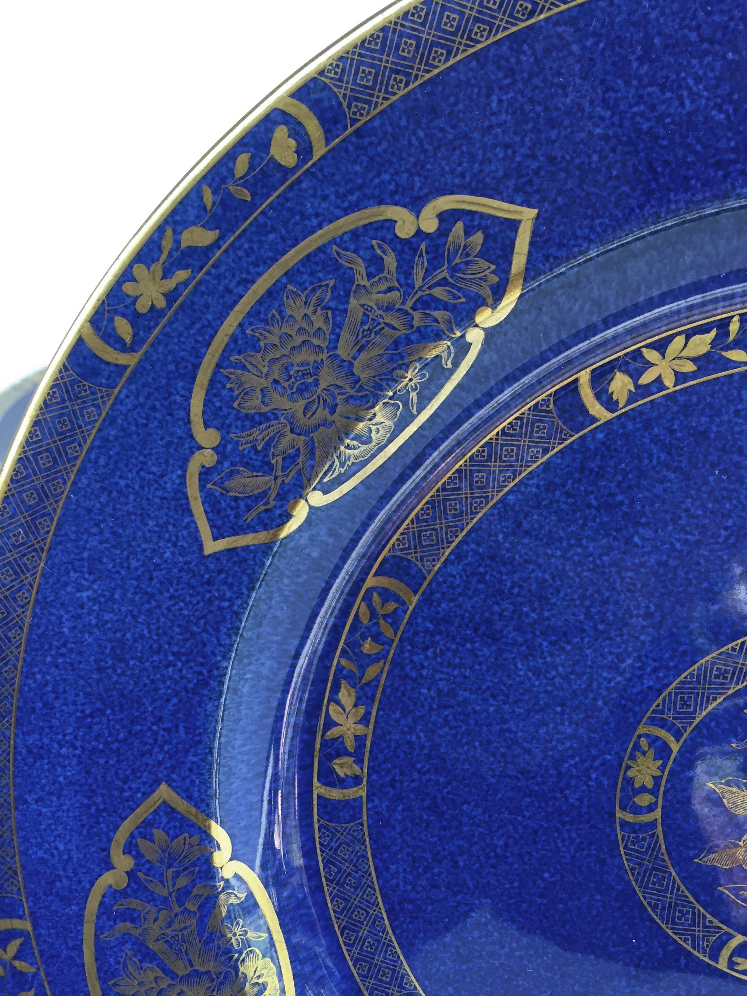 English Wedgwood Bone China Set of 18 Powder-Blue Ground Dinner Plates, circa 1900 