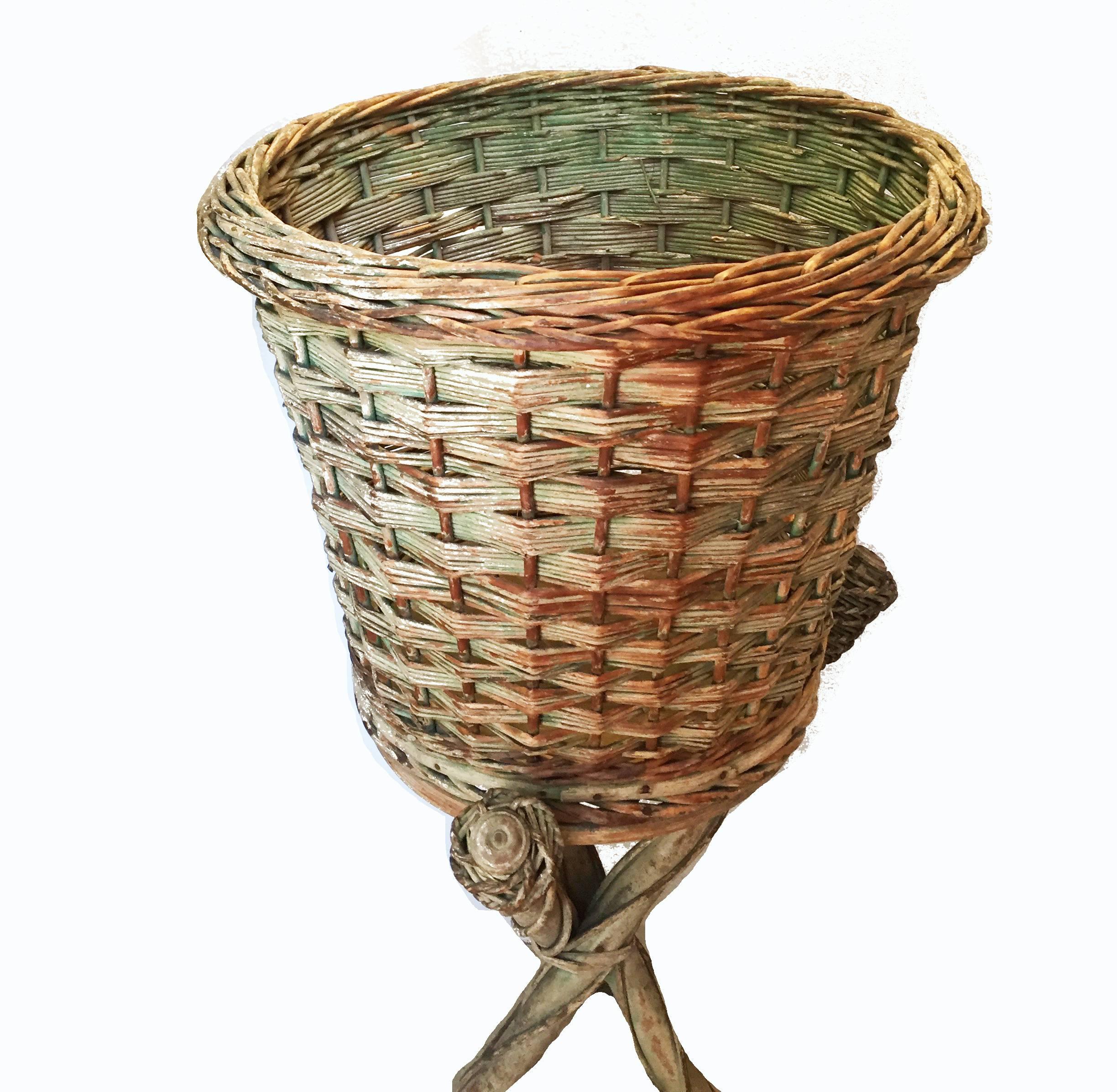 Victorian Wicker Pair of Garden Baskets on Tripodal Bases In Good Condition For Sale In Brooklyn, NY