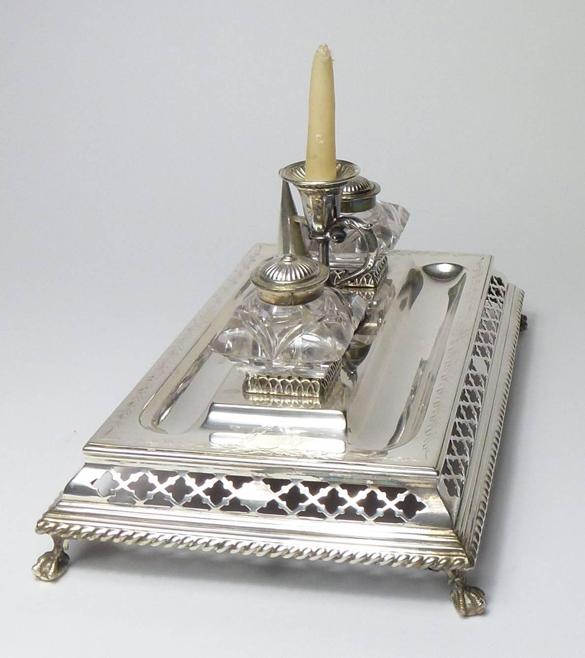 English Victorian Sheffield Silver Plate Inkstand In Good Condition For Sale In Brooklyn, NY