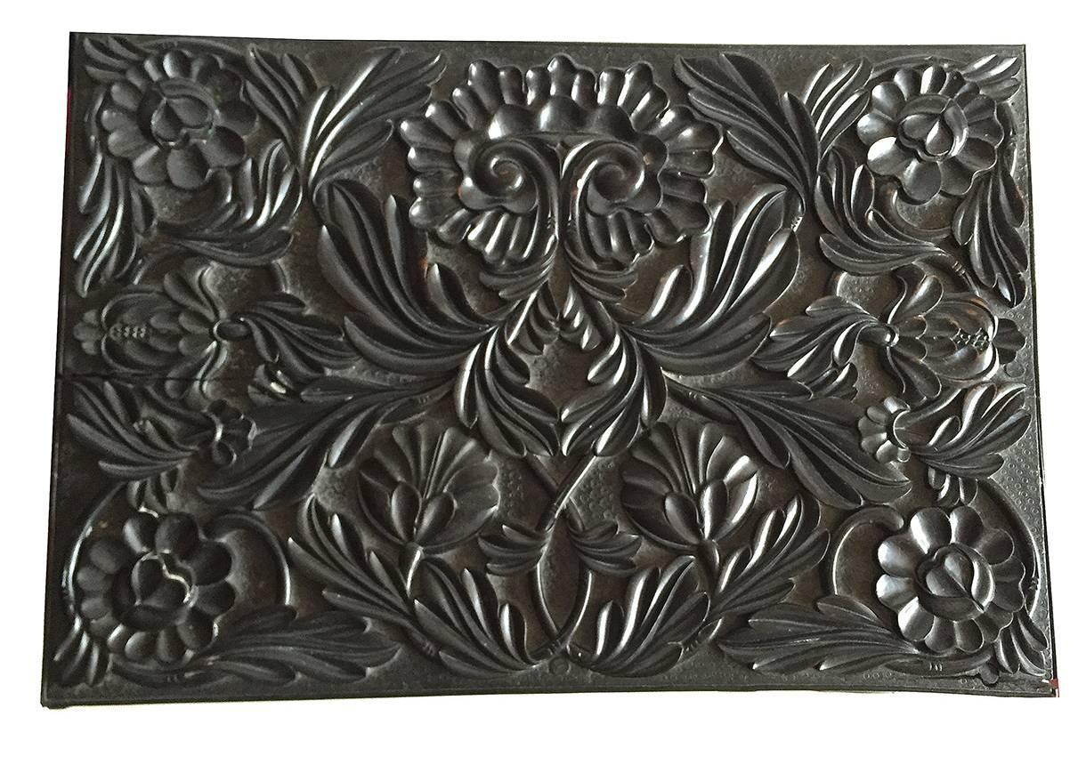 Victorian solid ebony carved Anglo-Indian rectangular box or table box, rectangular with a hinged lid, heavily carved throughout with radiating plumes, scrolls and flowerheads. 

Measures: 6
