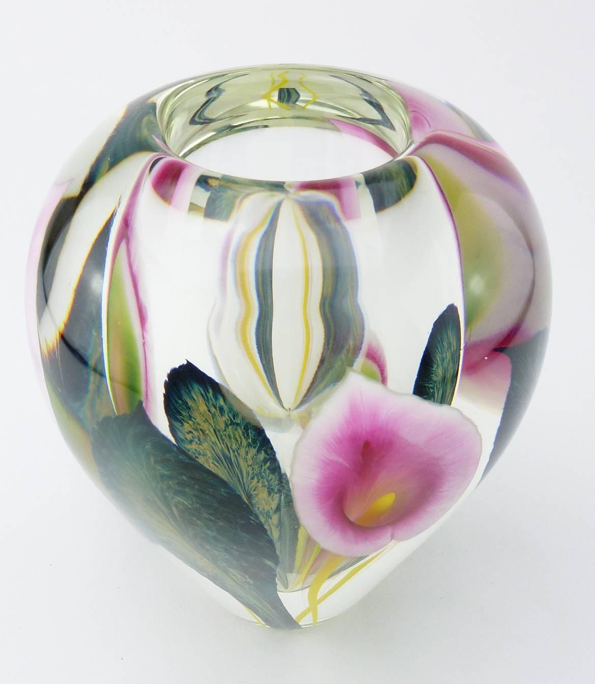American studio Art Glass vase by Scott Bayless for Lotton studios, the tapering cased glass vase with pink calla lilies and green yellow leaves.
Signed to side near base, Scott Bayless and Lotton studios.
Measures: 7 1/4