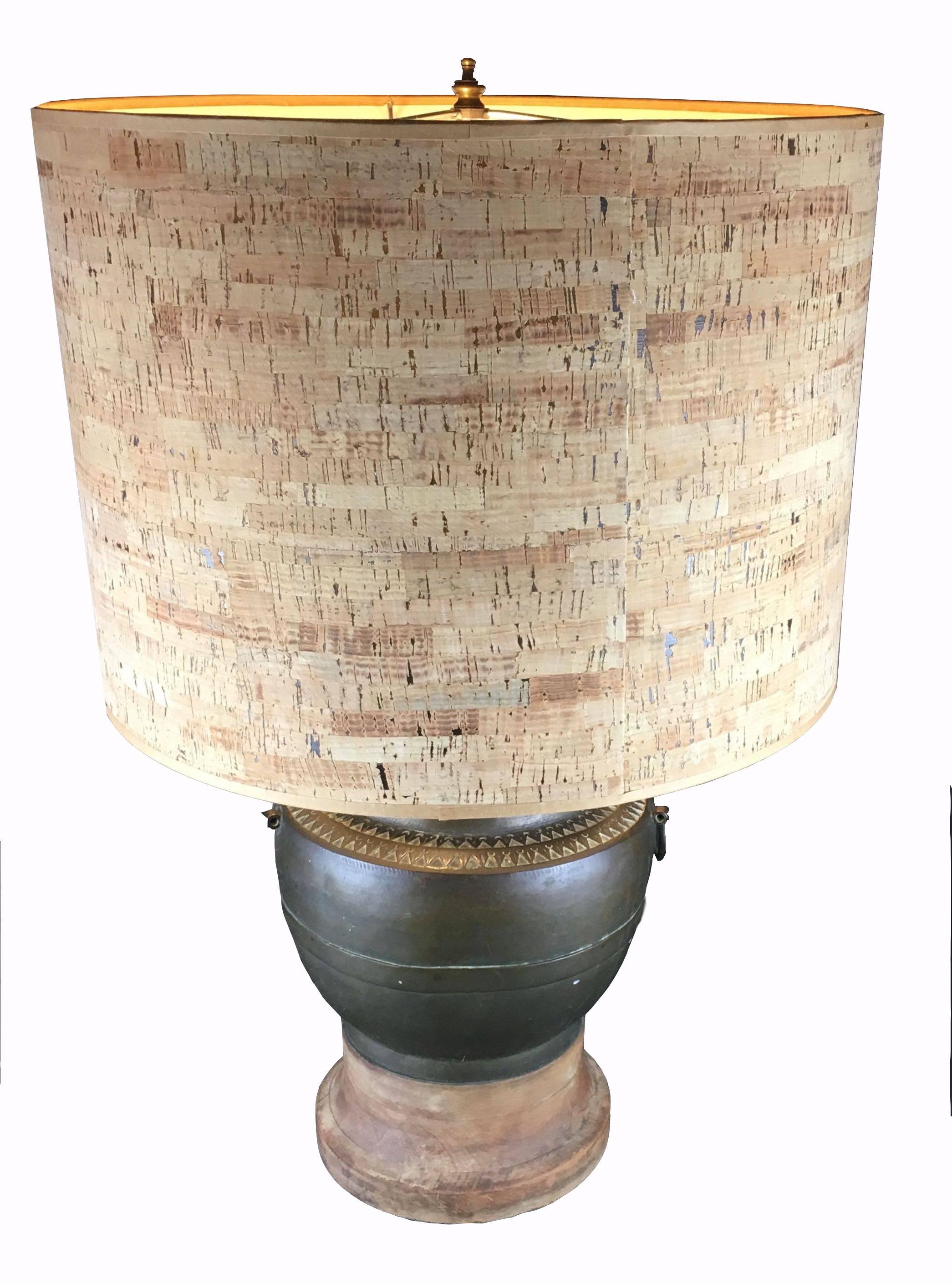 Molded Pair of 1970s Metal Urn Form Table Lamps with Original Cork Shades For Sale