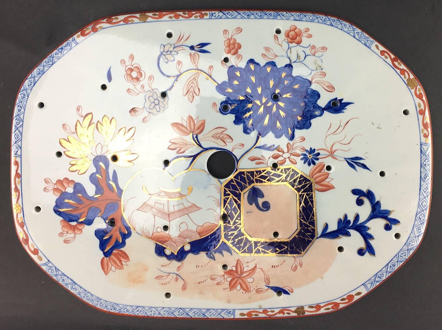 English Mason's Ironstone Imari canted cornered pierced Drainer 1820s printed in underglaze and overglaze cobalt blue, pale orange and iron red, with flourishes and touches of gold.

Impressed MASON