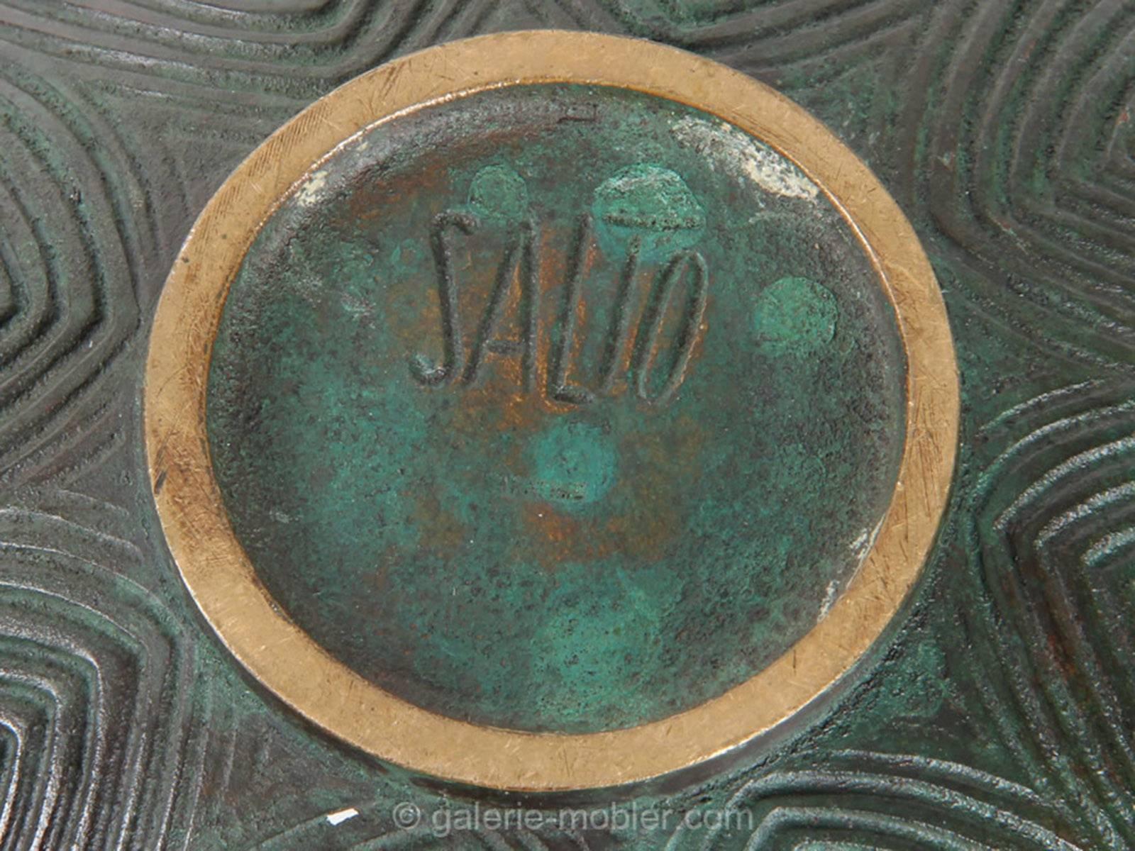 Milieu du XXe siècle  Bol cannelé en bronze conçu par Axel Salto en vente